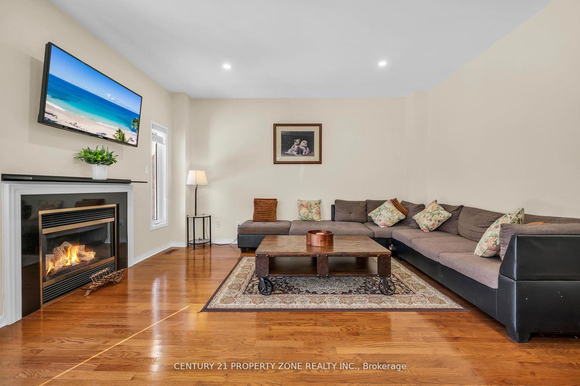Photo 10 of 82 Brisdale Drive, Brampton, Fletcher's Meadow — HOMEH