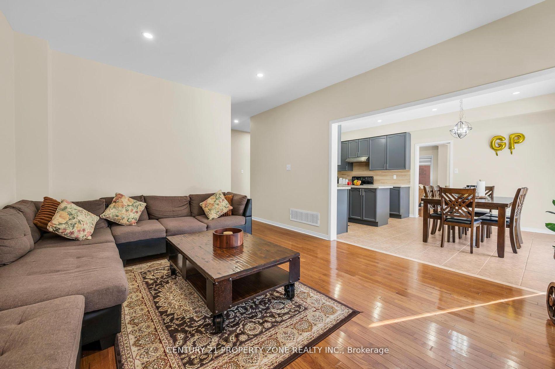 Photo 12 of 82 Brisdale Drive, Brampton, Fletcher's Meadow — HOMEH
