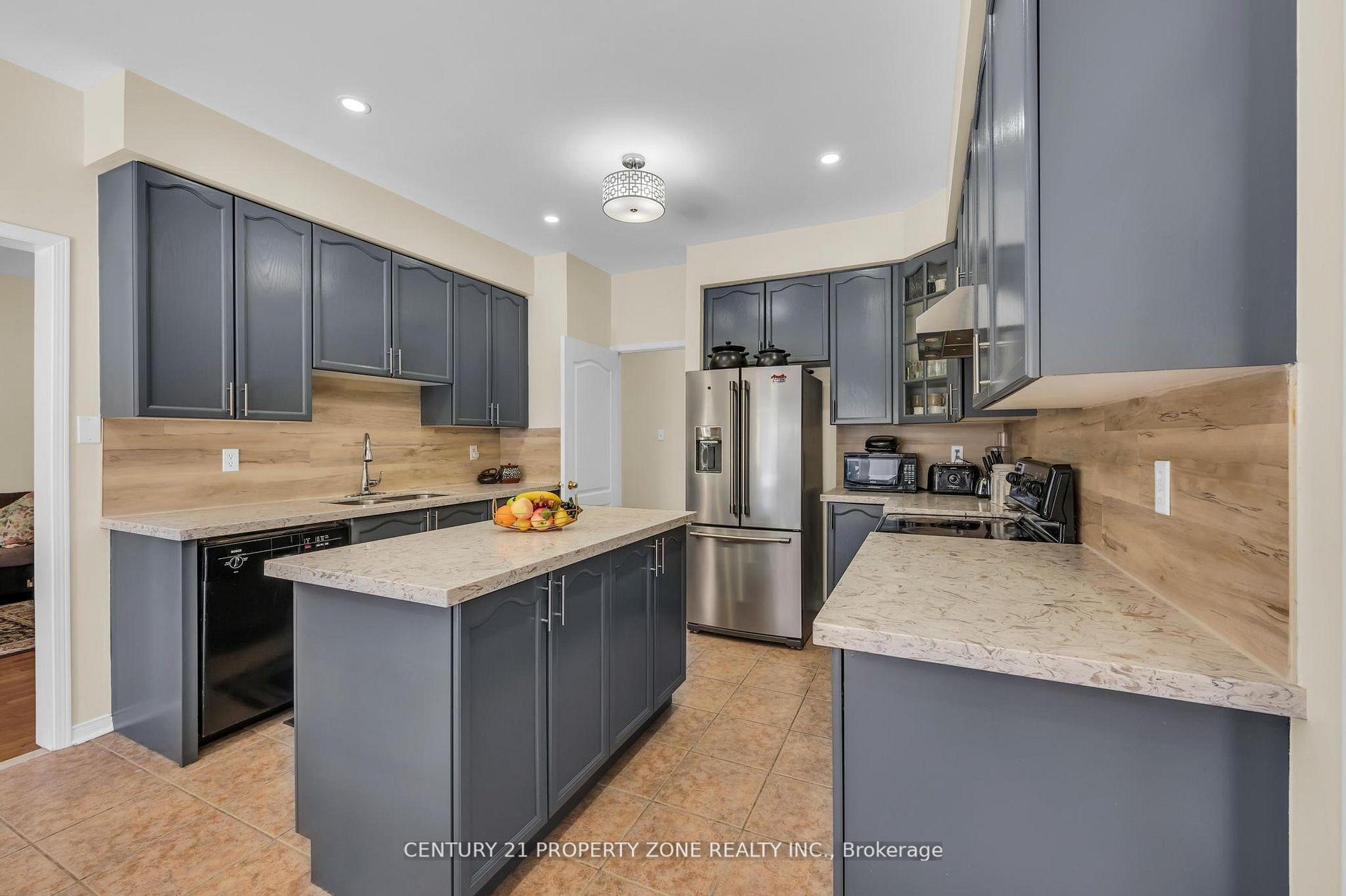 Photo 15 of 82 Brisdale Drive, Brampton, Fletcher's Meadow — HOMEH
