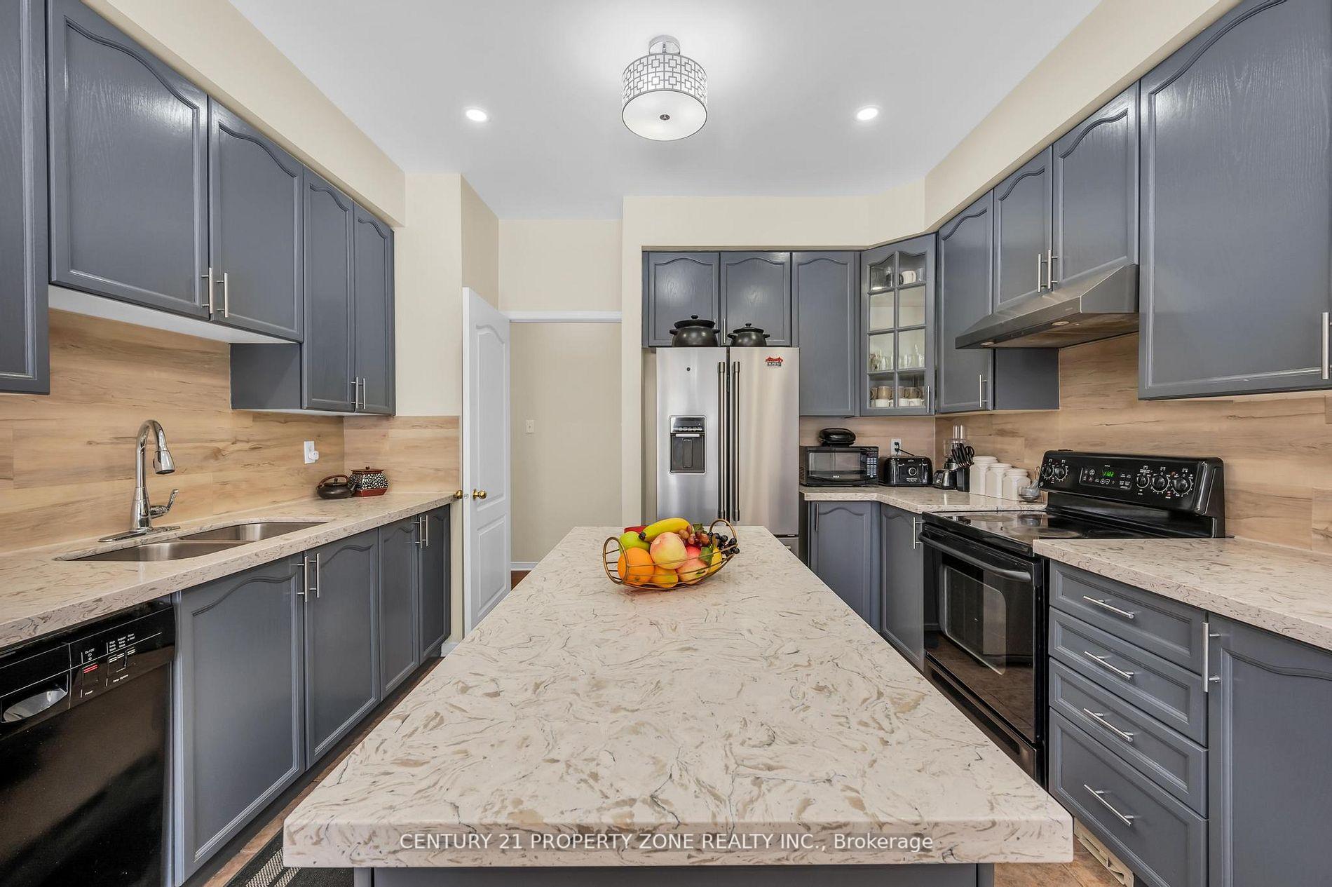 Photo 16 of 82 Brisdale Drive, Brampton, Fletcher's Meadow — HOMEH