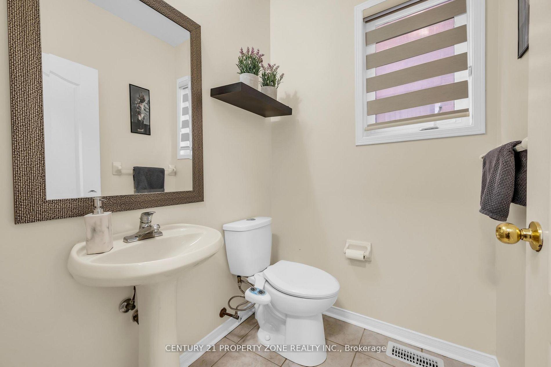 Photo 17 of 82 Brisdale Drive, Brampton, Fletcher's Meadow — HOMEH