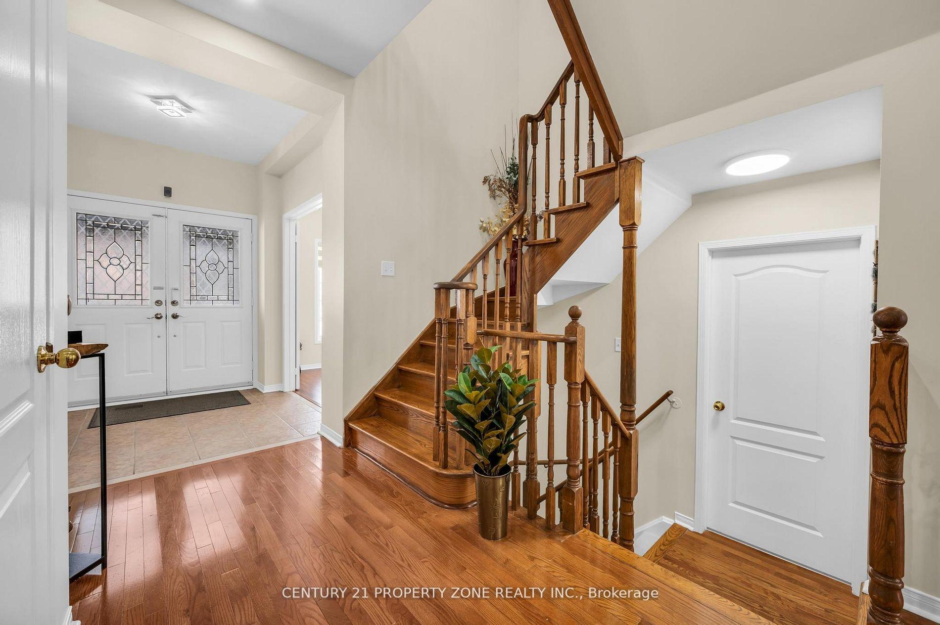 Photo 19 of 82 Brisdale Drive, Brampton, Fletcher's Meadow — HOMEH