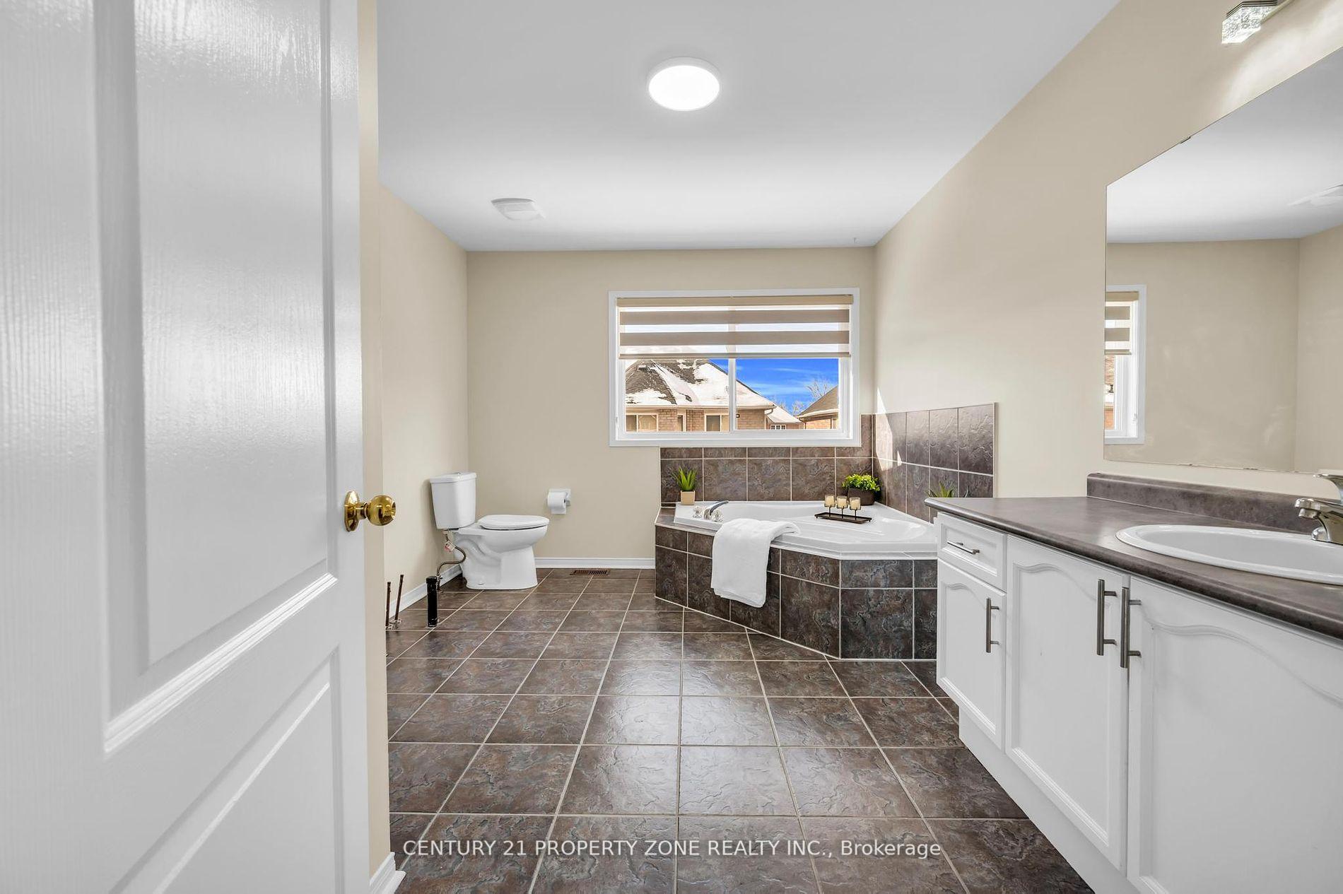 Photo 23 of 82 Brisdale Drive, Brampton, Fletcher's Meadow — HOMEH