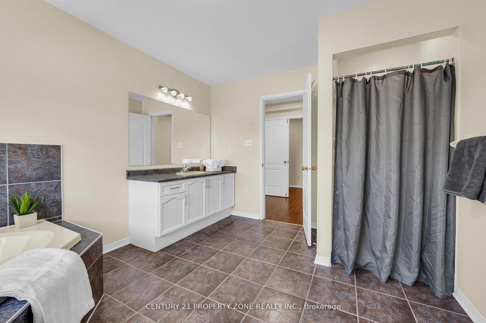 Photo 24 of 82 Brisdale Drive, Brampton, Fletcher's Meadow — HOMEH