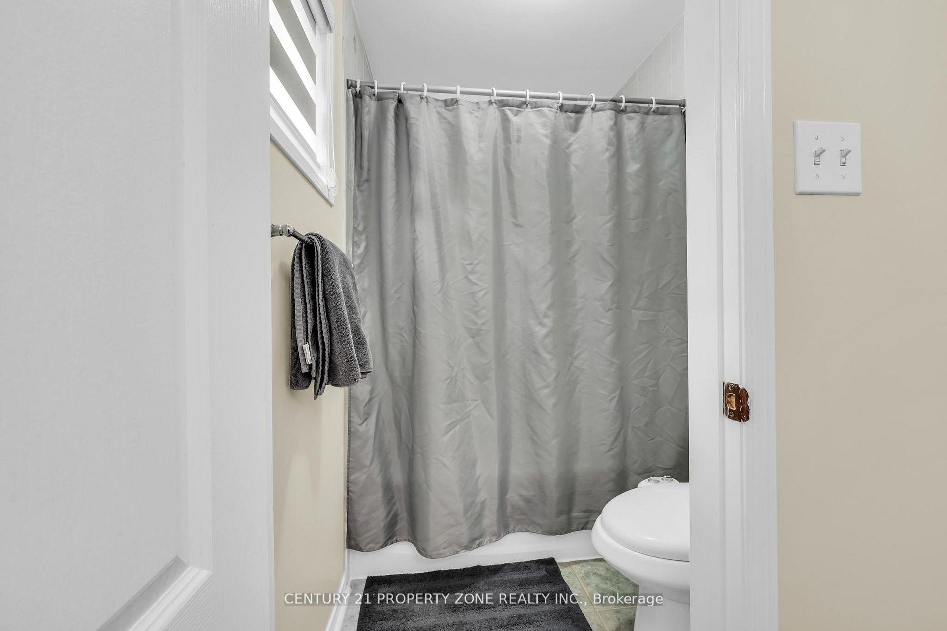 Photo 28 of 82 Brisdale Drive, Brampton, Fletcher's Meadow — HOMEH