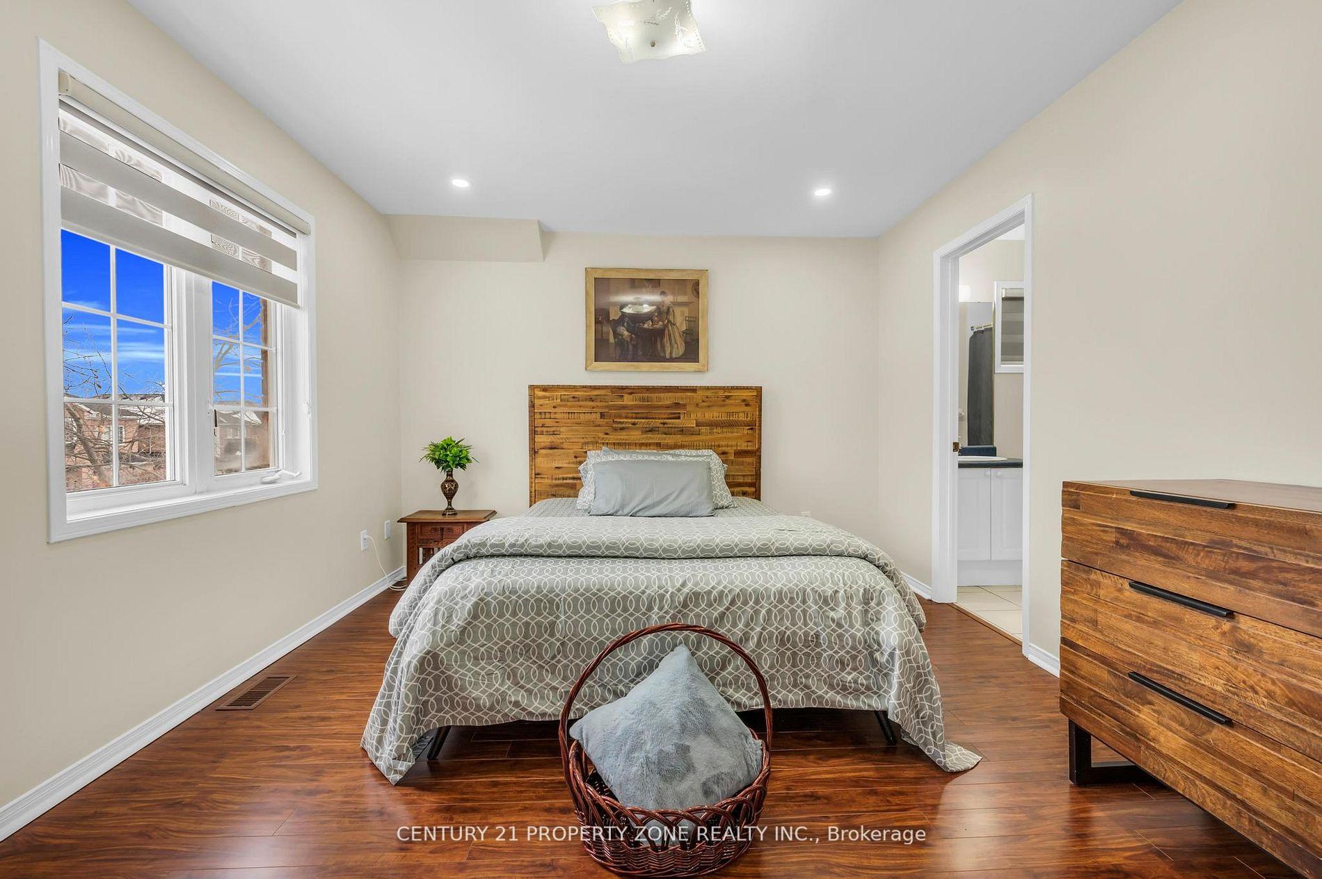 Photo 29 of 82 Brisdale Drive, Brampton, Fletcher's Meadow — HOMEH