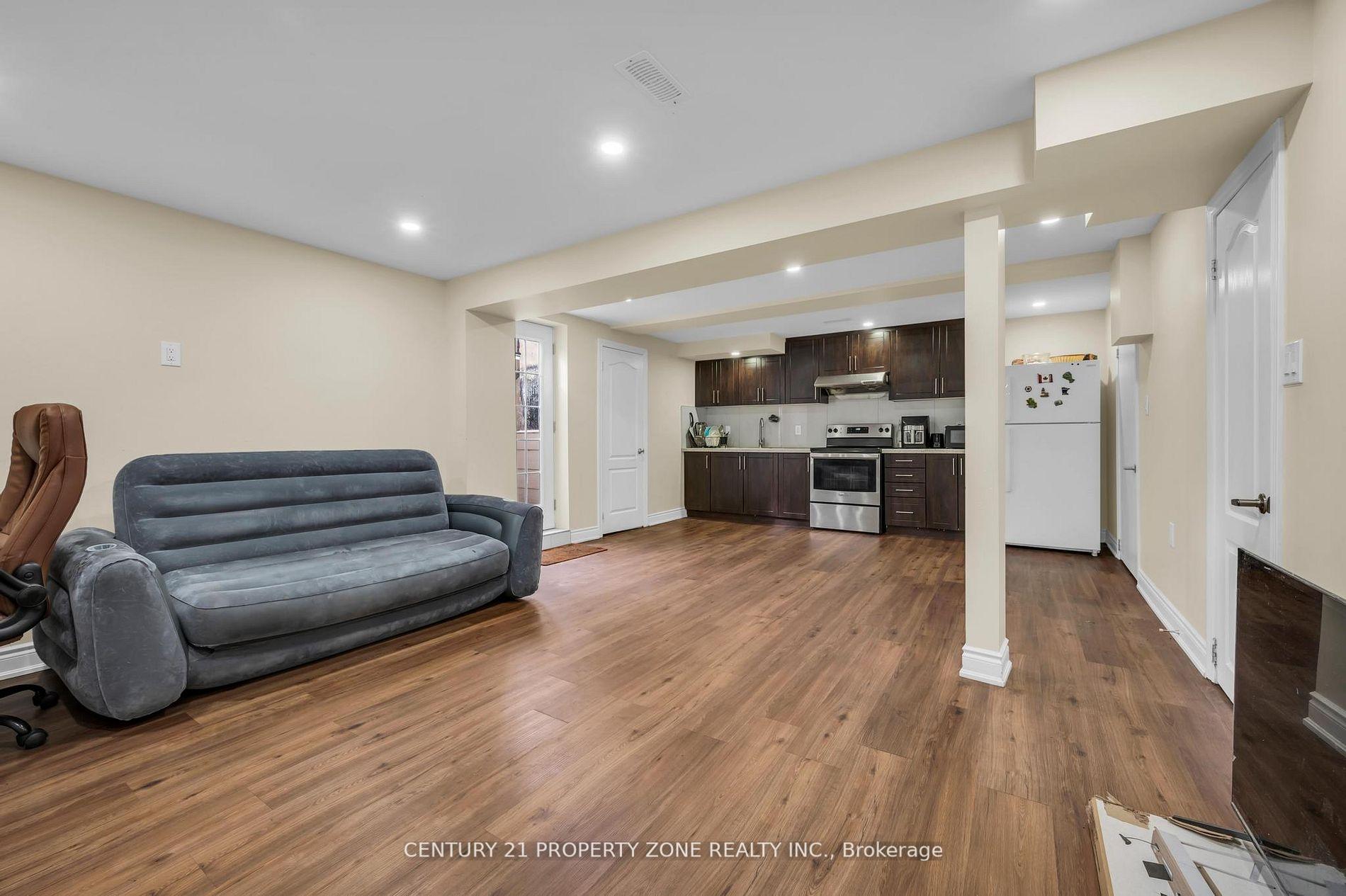 Photo 39 of 82 Brisdale Drive, Brampton, Fletcher's Meadow — HOMEH