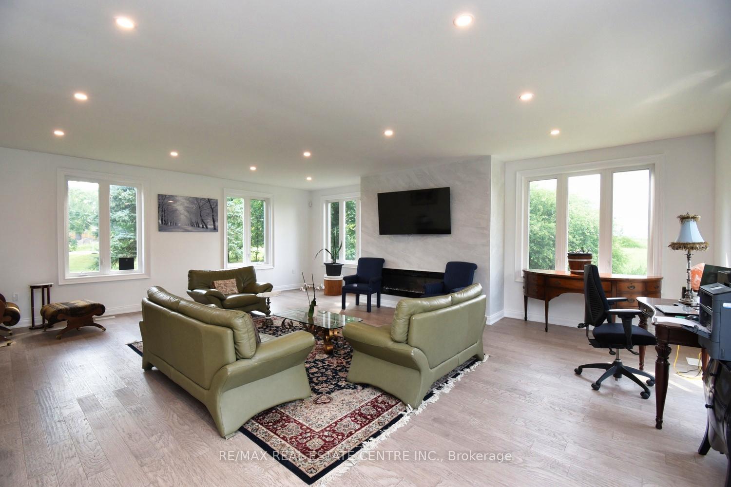 Photo 8 of 237 Highland Road E, Hamilton, Rural Stoney Creek — HOMEH