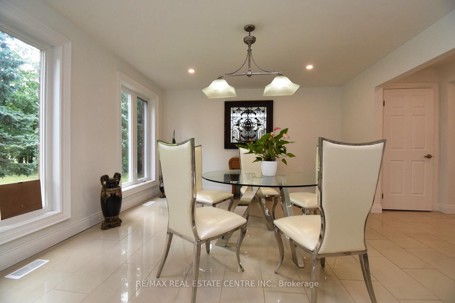 Photo 12 of 237 Highland Road E, Hamilton, Rural Stoney Creek — HOMEH