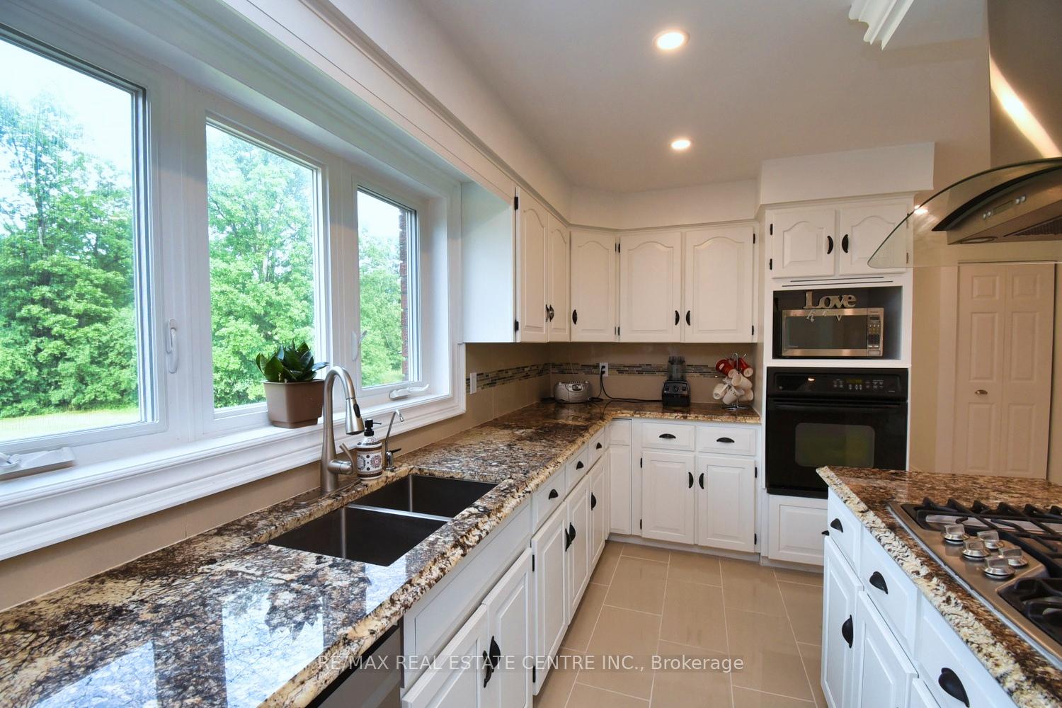Photo 15 of 237 Highland Road E, Hamilton, Rural Stoney Creek — HOMEH