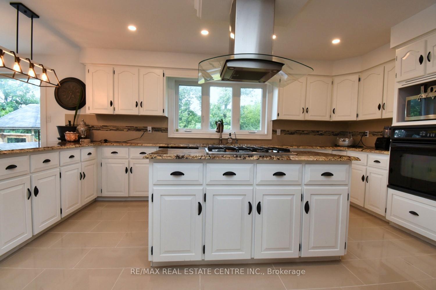 Photo 16 of 237 Highland Road E, Hamilton, Rural Stoney Creek — HOMEH