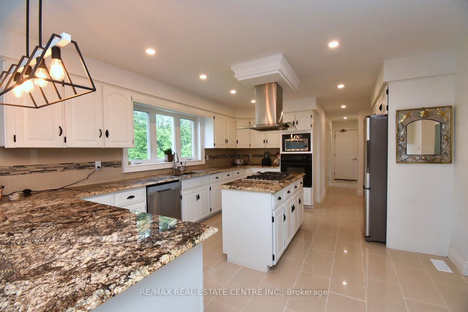 Photo 17 of 237 Highland Road E, Hamilton, Rural Stoney Creek — HOMEH