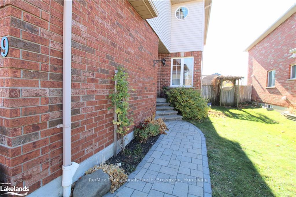 Photo 4 of 169 Taylor Drive, Barrie, Bayshore — HOMEH