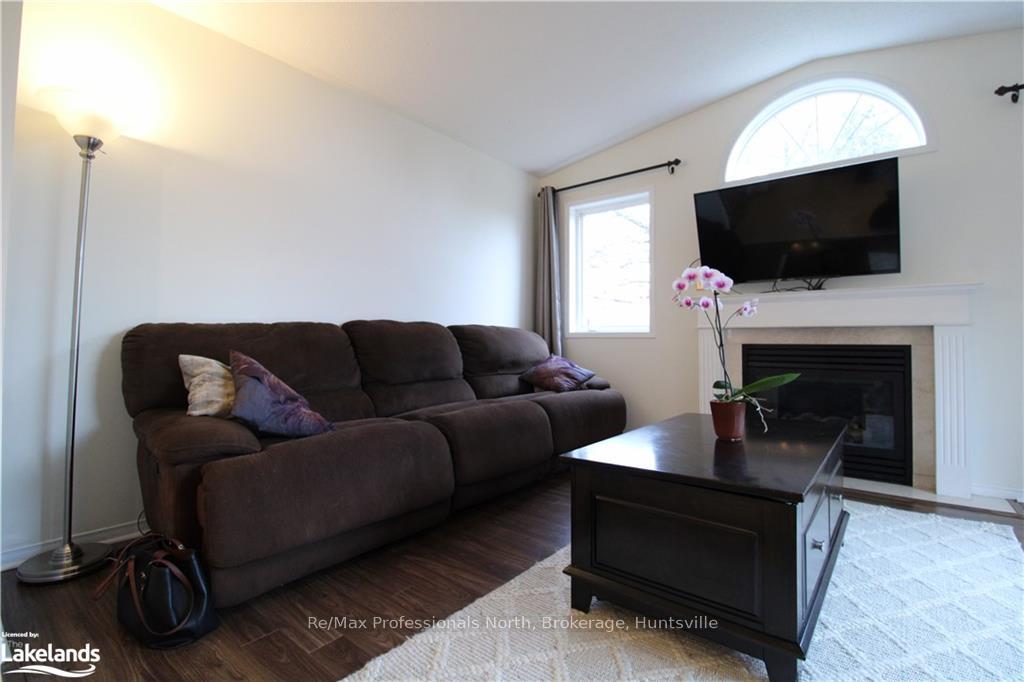 Photo 10 of 169 Taylor Drive, Barrie, Bayshore — HOMEH