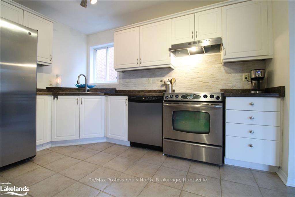 Photo 14 of 169 Taylor Drive, Barrie, Bayshore — HOMEH