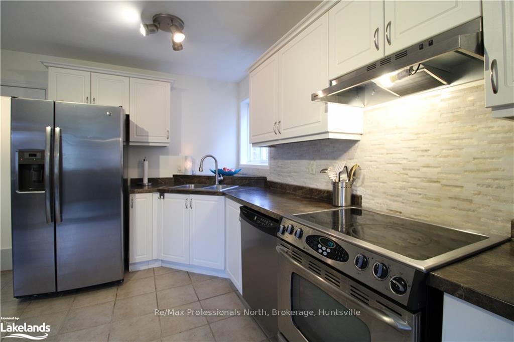 Photo 15 of 169 Taylor Drive, Barrie, Bayshore — HOMEH