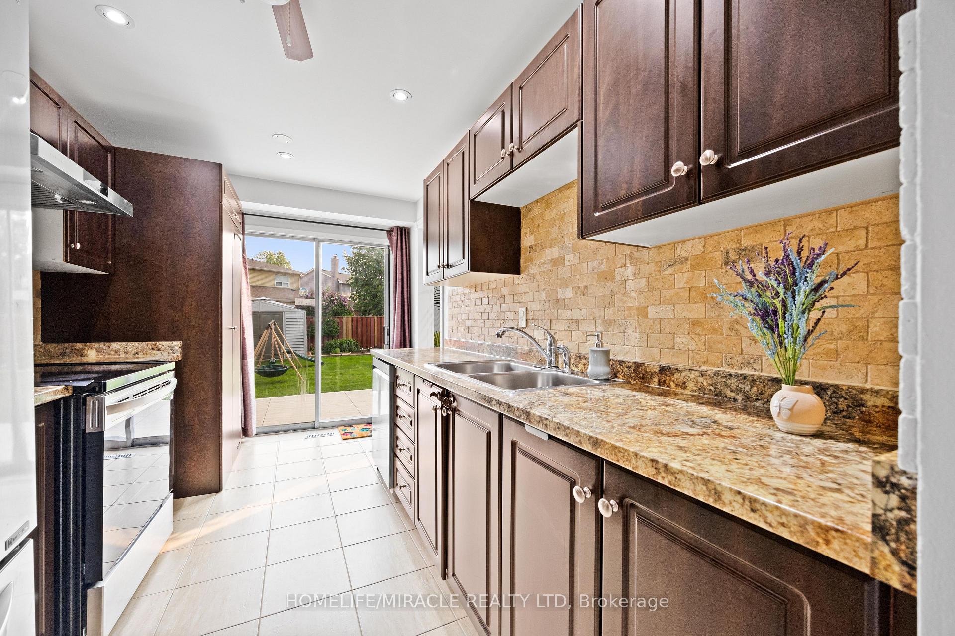 Photo 16 of 21 Folkstone Crescent, Brampton, Southgate — HOMEH
