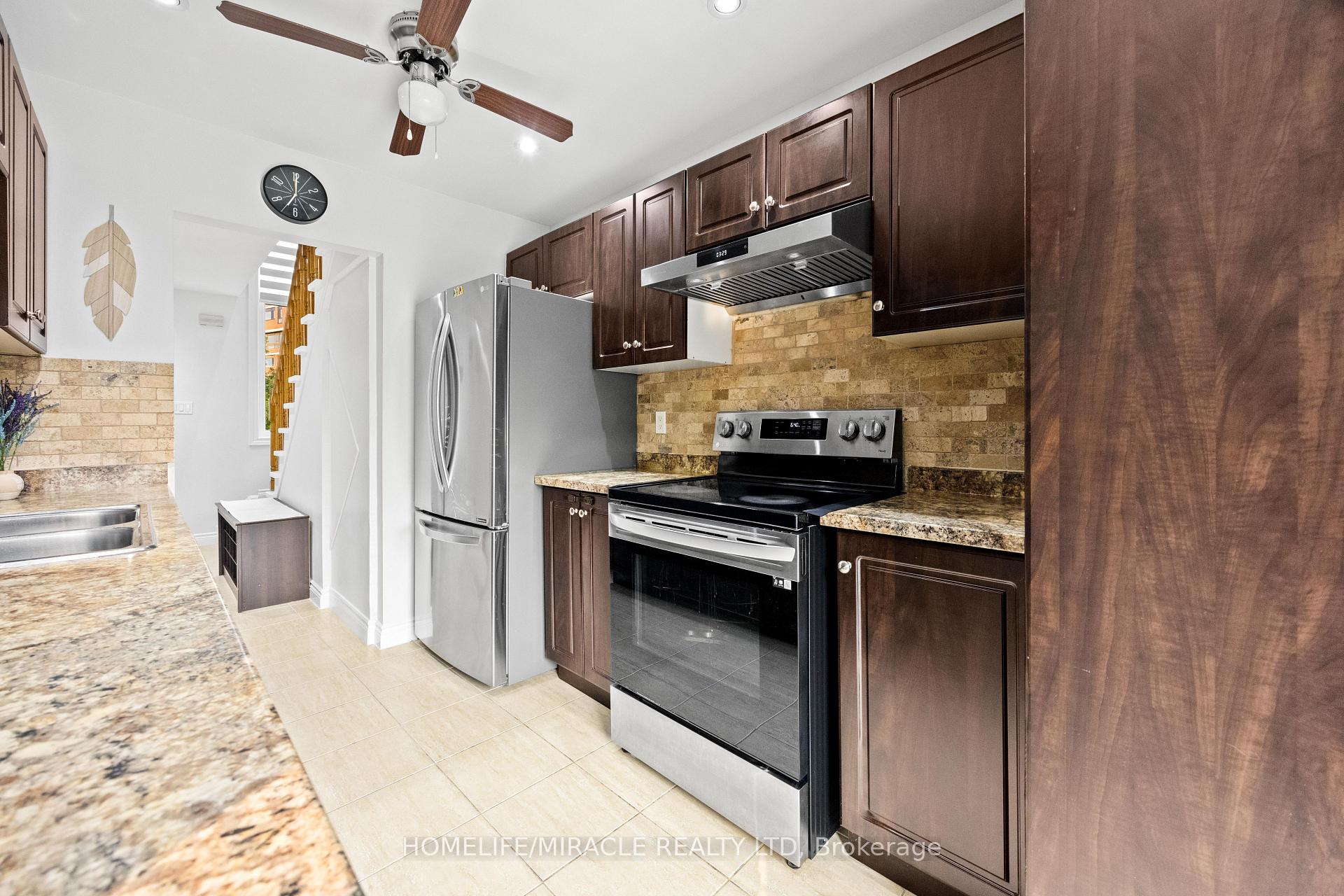 Photo 17 of 21 Folkstone Crescent, Brampton, Southgate — HOMEH
