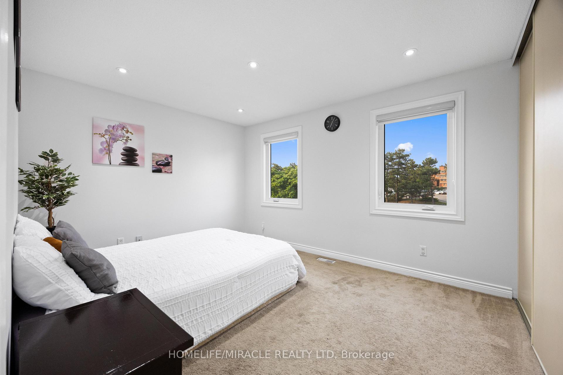 Photo 23 of 21 Folkstone Crescent, Brampton, Southgate — HOMEH
