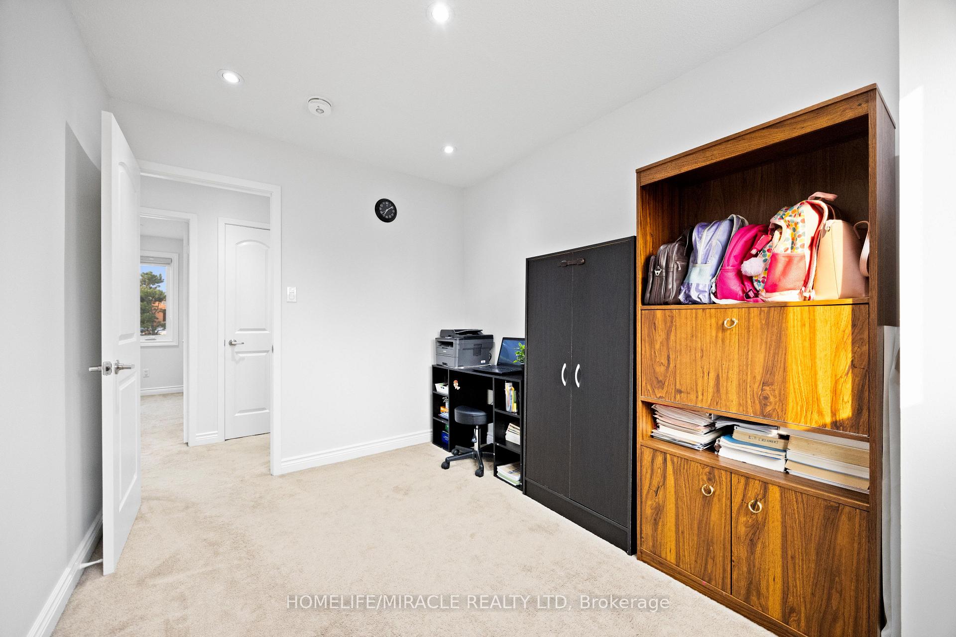Photo 28 of 21 Folkstone Crescent, Brampton, Southgate — HOMEH