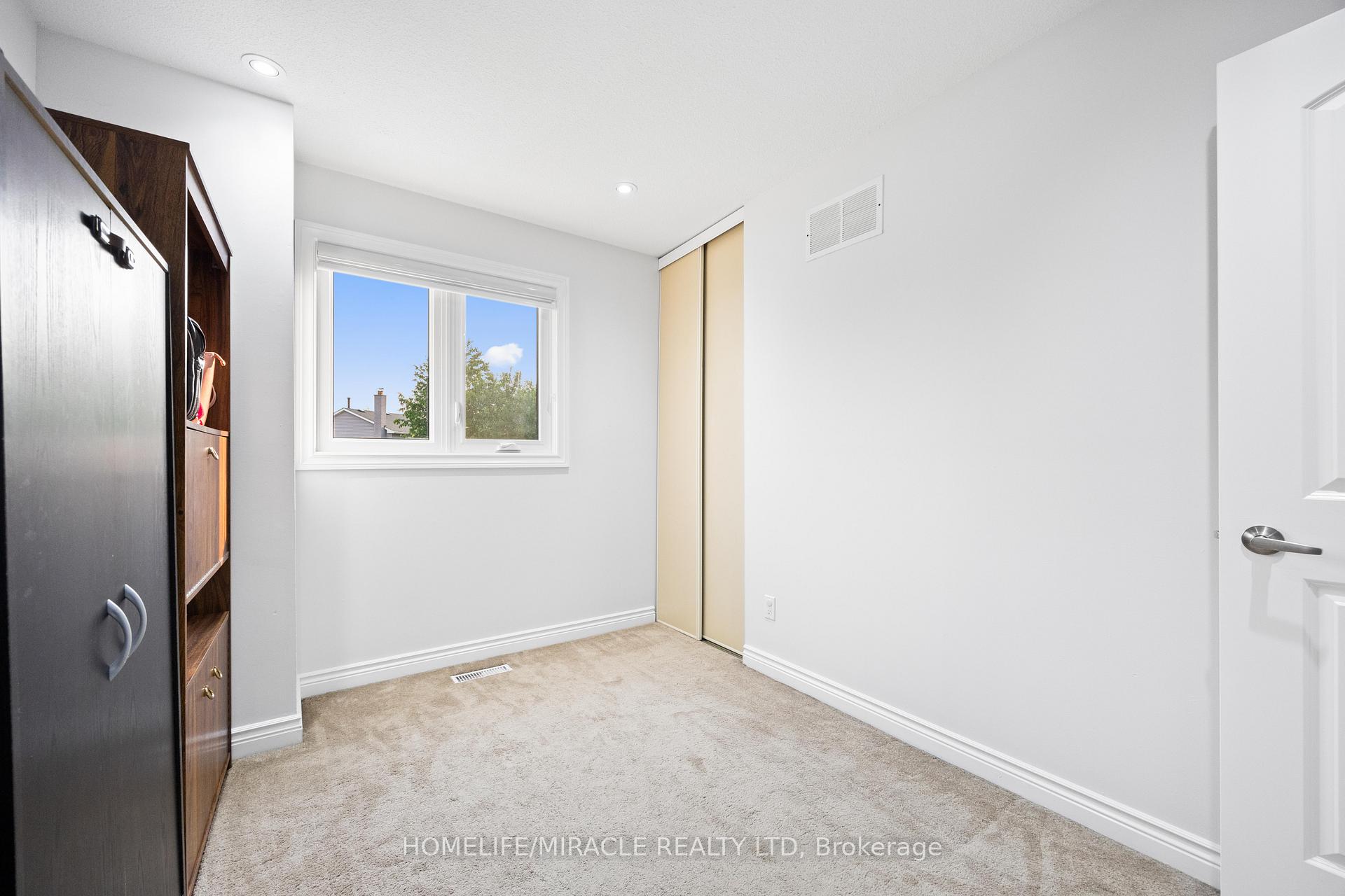 Photo 29 of 21 Folkstone Crescent, Brampton, Southgate — HOMEH