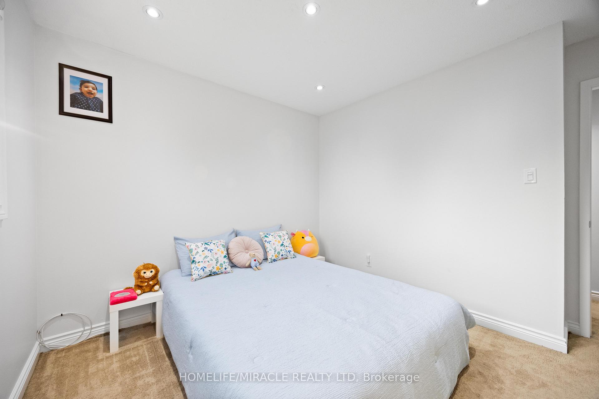 Photo 31 of 21 Folkstone Crescent, Brampton, Southgate — HOMEH