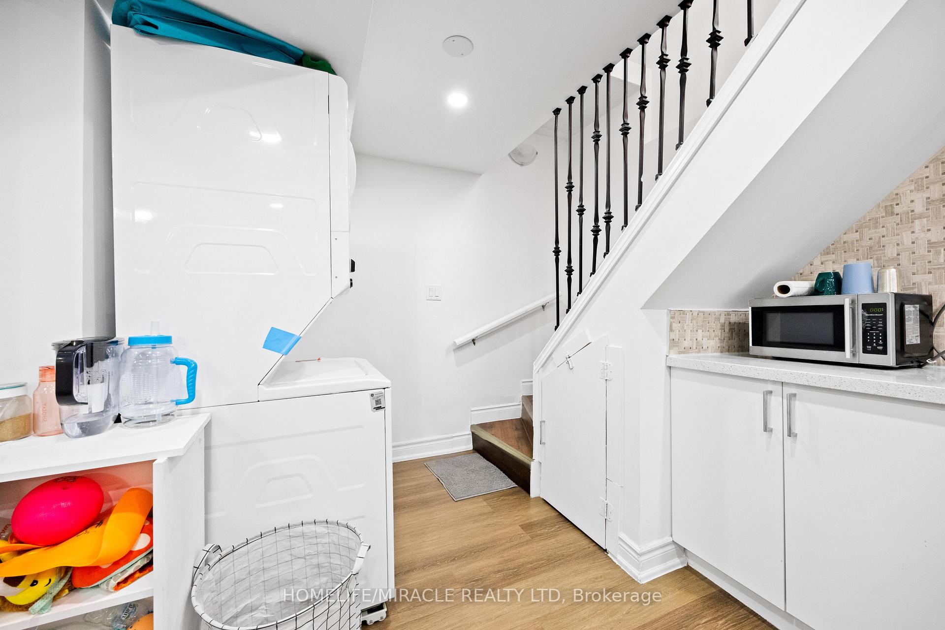 Photo 34 of 21 Folkstone Crescent, Brampton, Southgate — HOMEH
