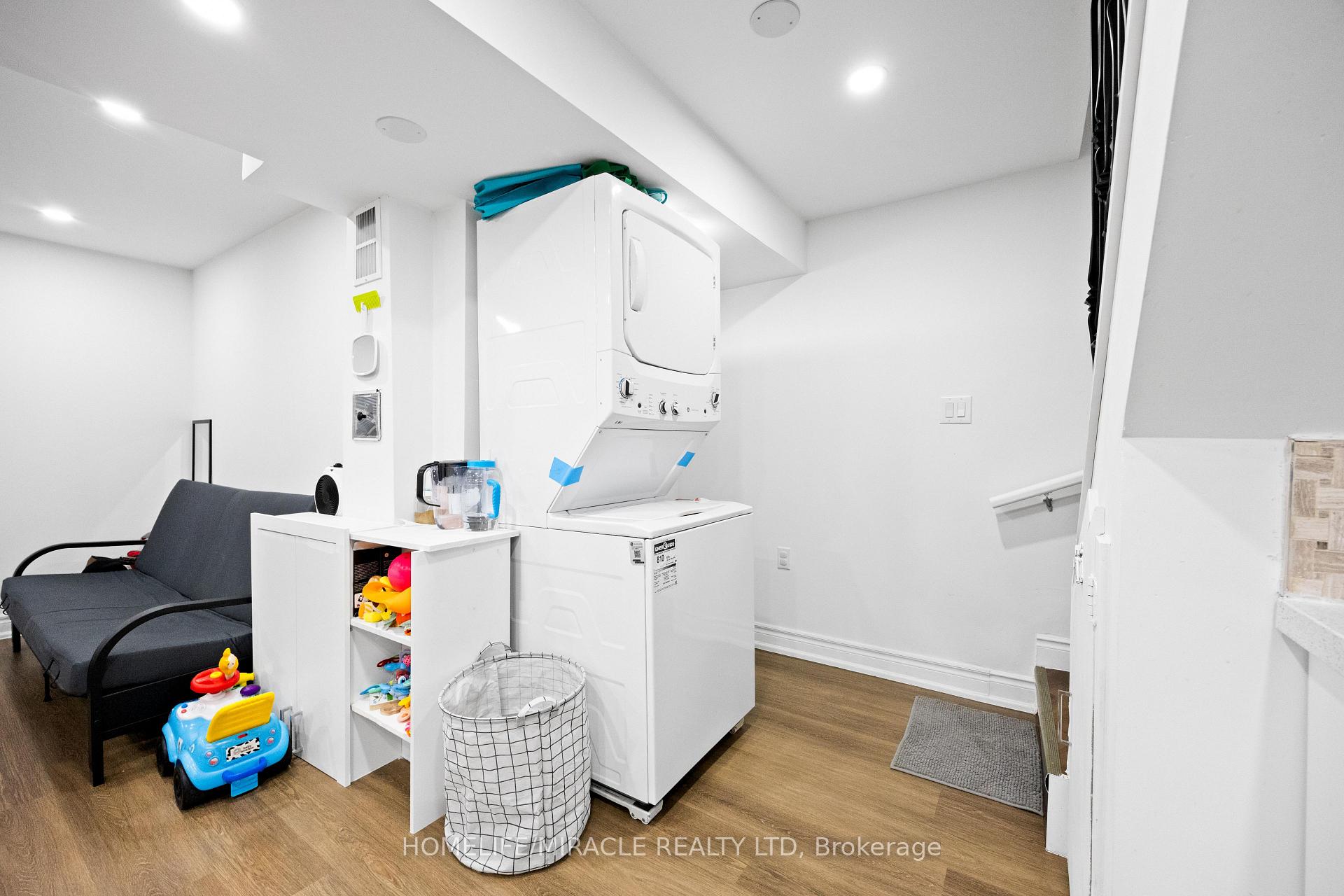Photo 35 of 21 Folkstone Crescent, Brampton, Southgate — HOMEH