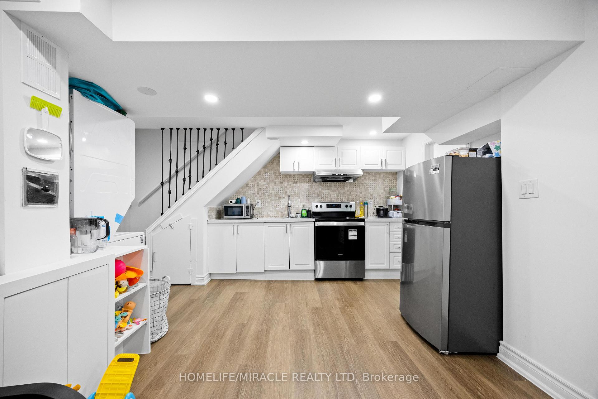 Photo 39 of 21 Folkstone Crescent, Brampton, Southgate — HOMEH