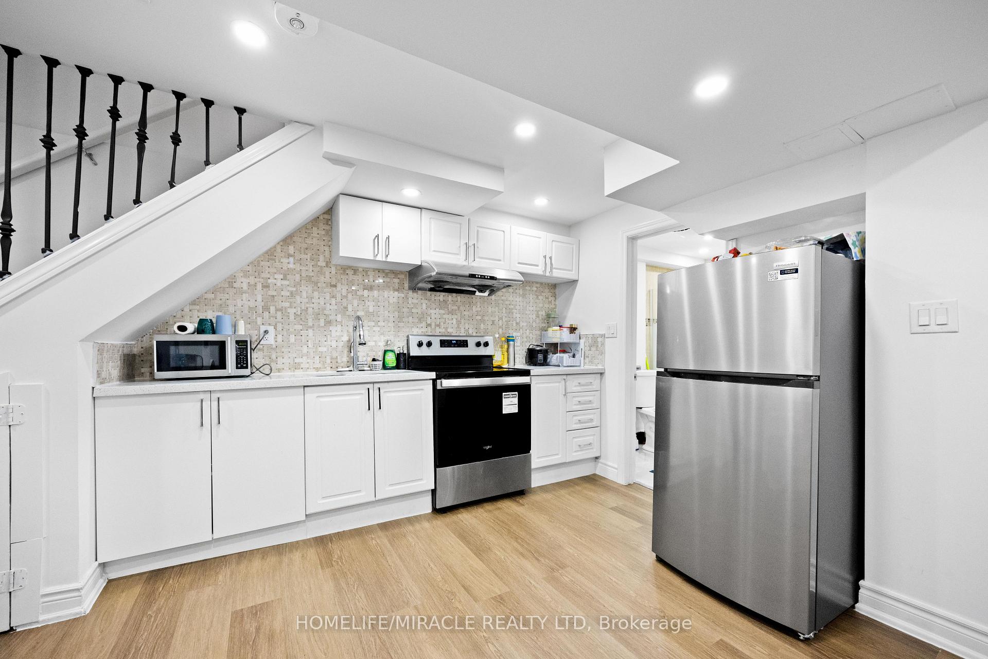 Photo 40 of 21 Folkstone Crescent, Brampton, Southgate — HOMEH