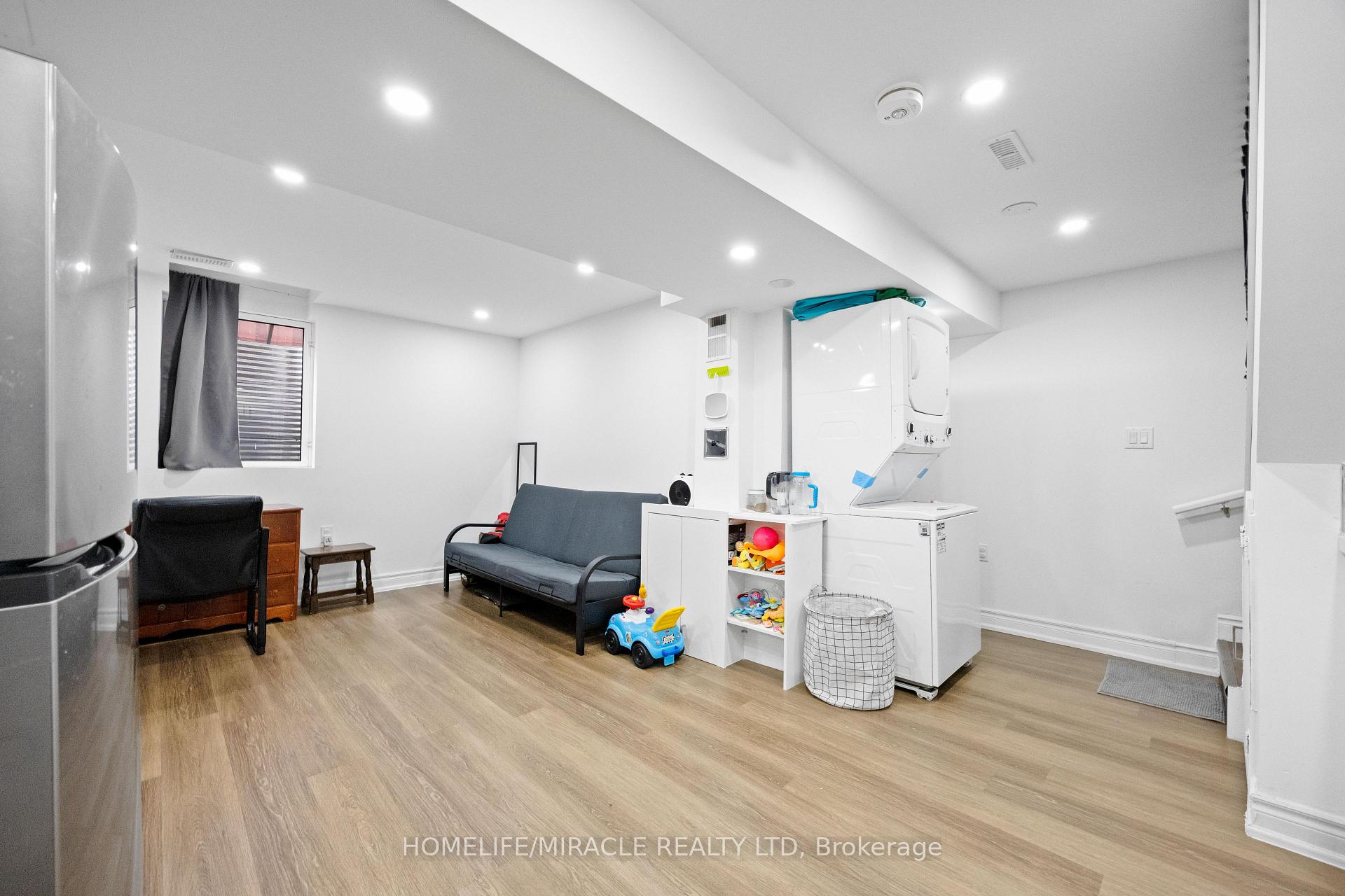 Photo 41 of 21 Folkstone Crescent, Brampton, Southgate — HOMEH