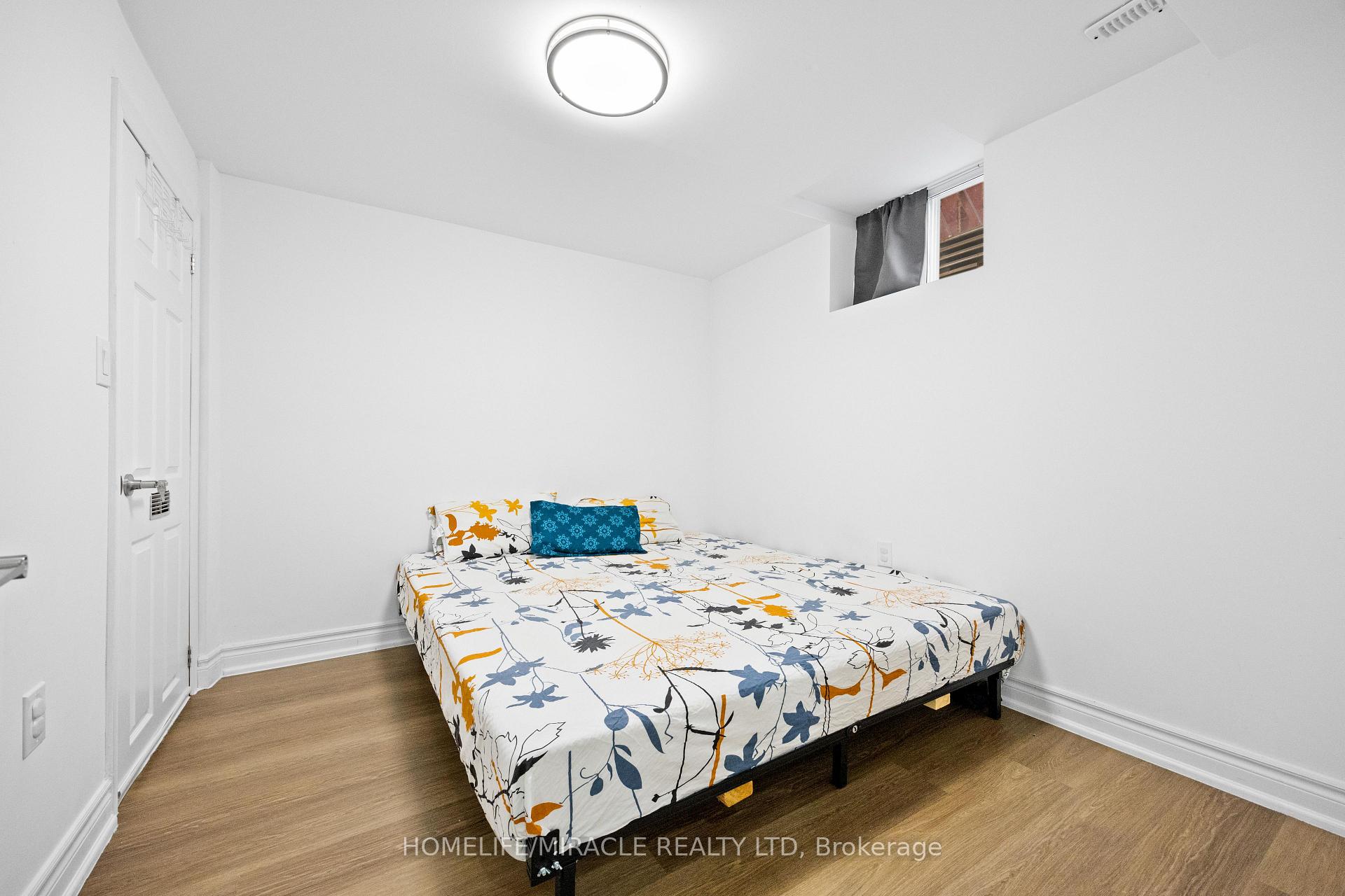 Photo 43 of 21 Folkstone Crescent, Brampton, Southgate — HOMEH