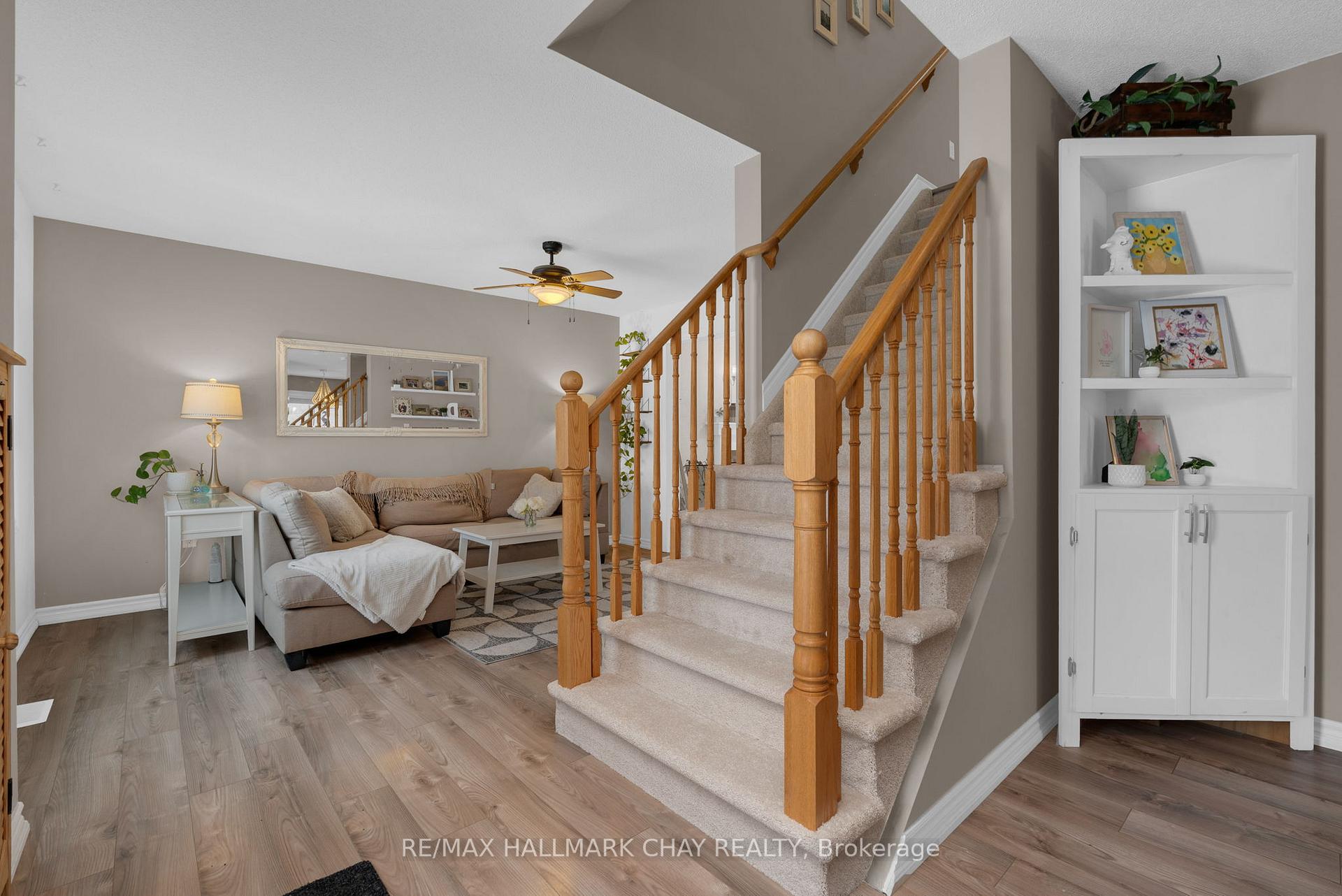 Photo 2 of 19 Michelle Drive, Barrie, Painswick South — HOMEH