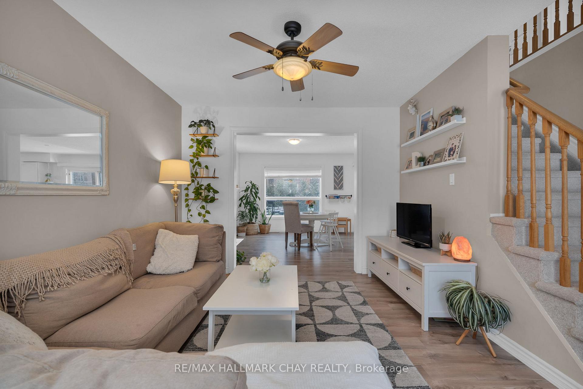Photo 4 of 19 Michelle Drive, Barrie, Painswick South — HOMEH