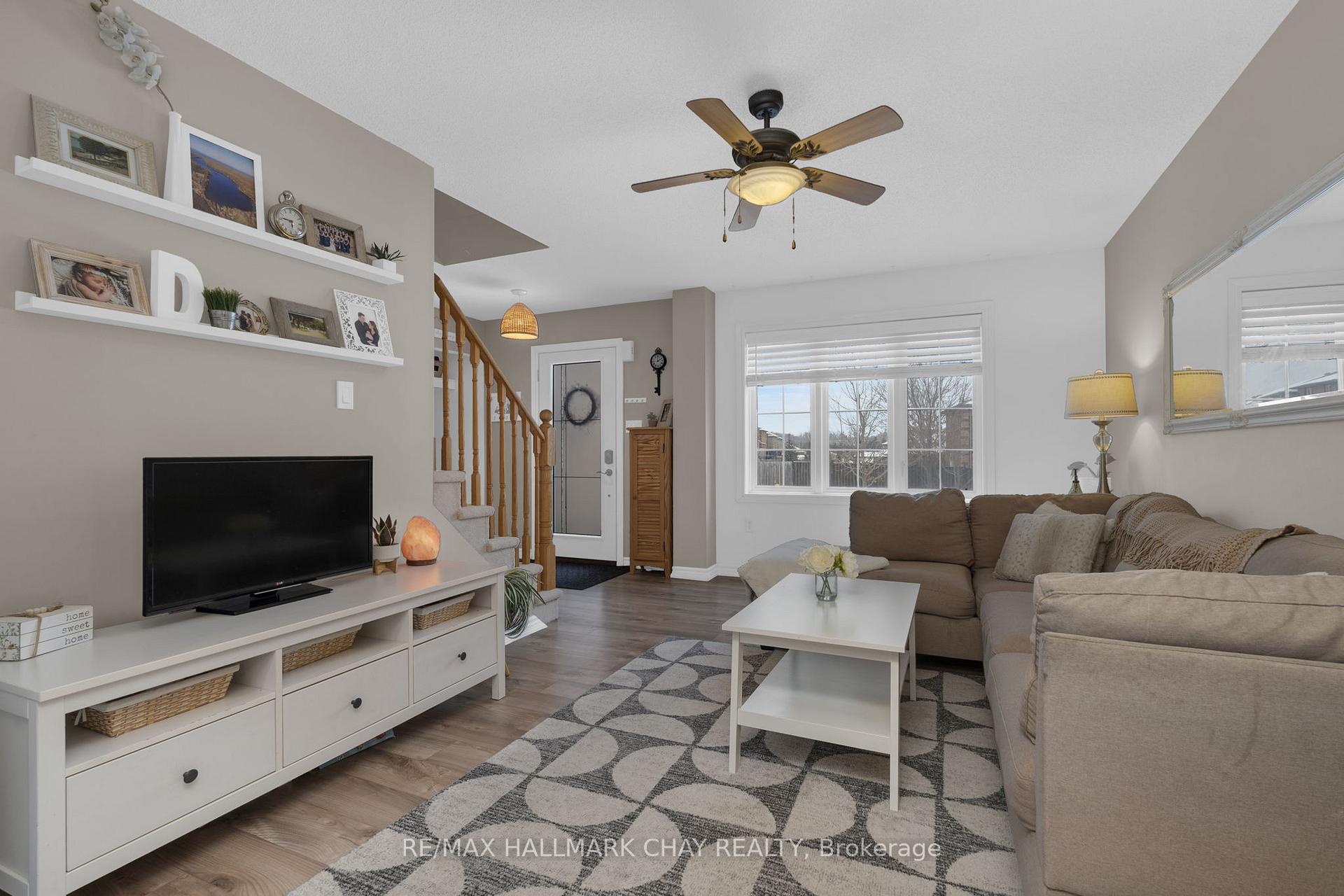 Photo 5 of 19 Michelle Drive, Barrie, Painswick South — HOMEH