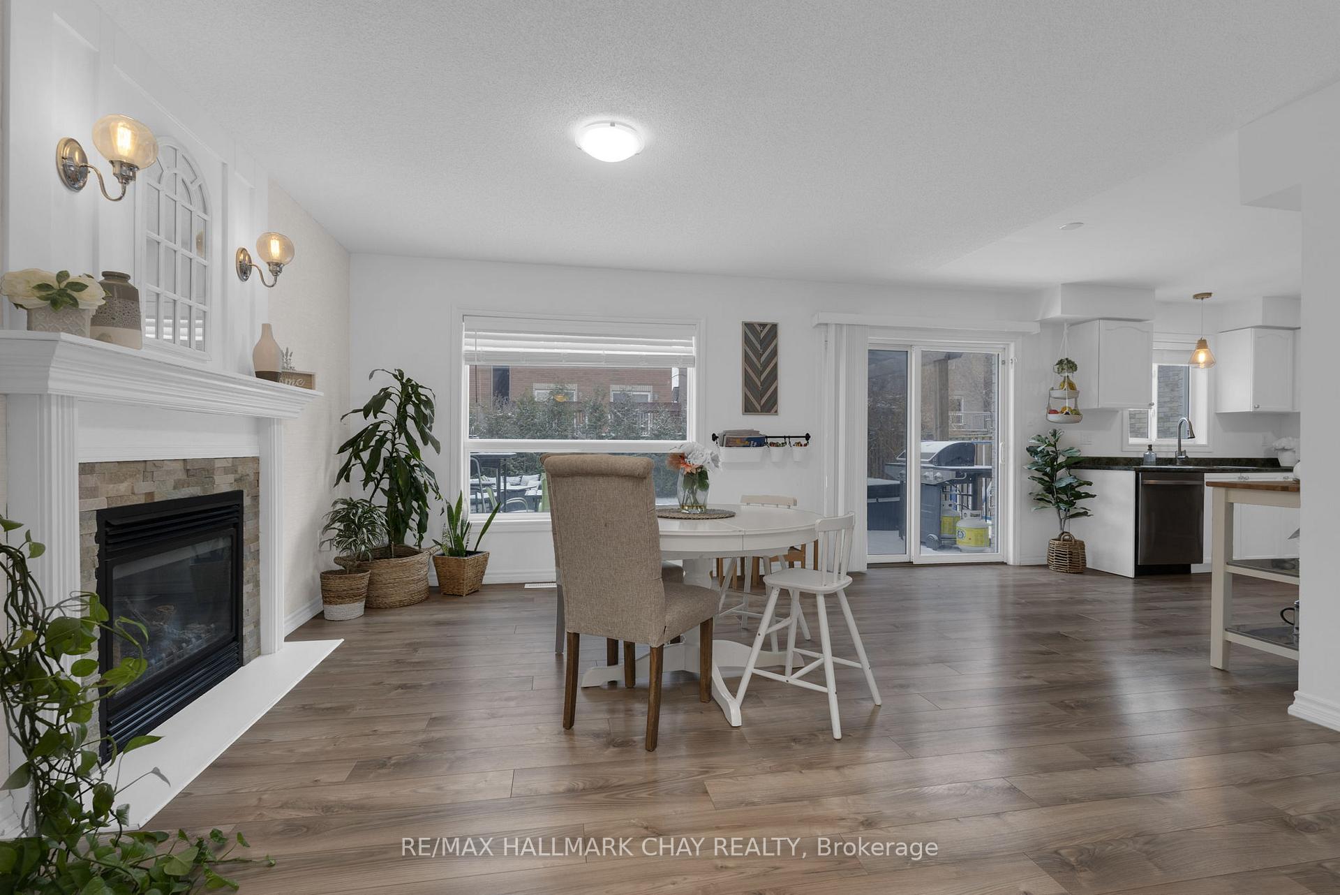 Photo 6 of 19 Michelle Drive, Barrie, Painswick South — HOMEH