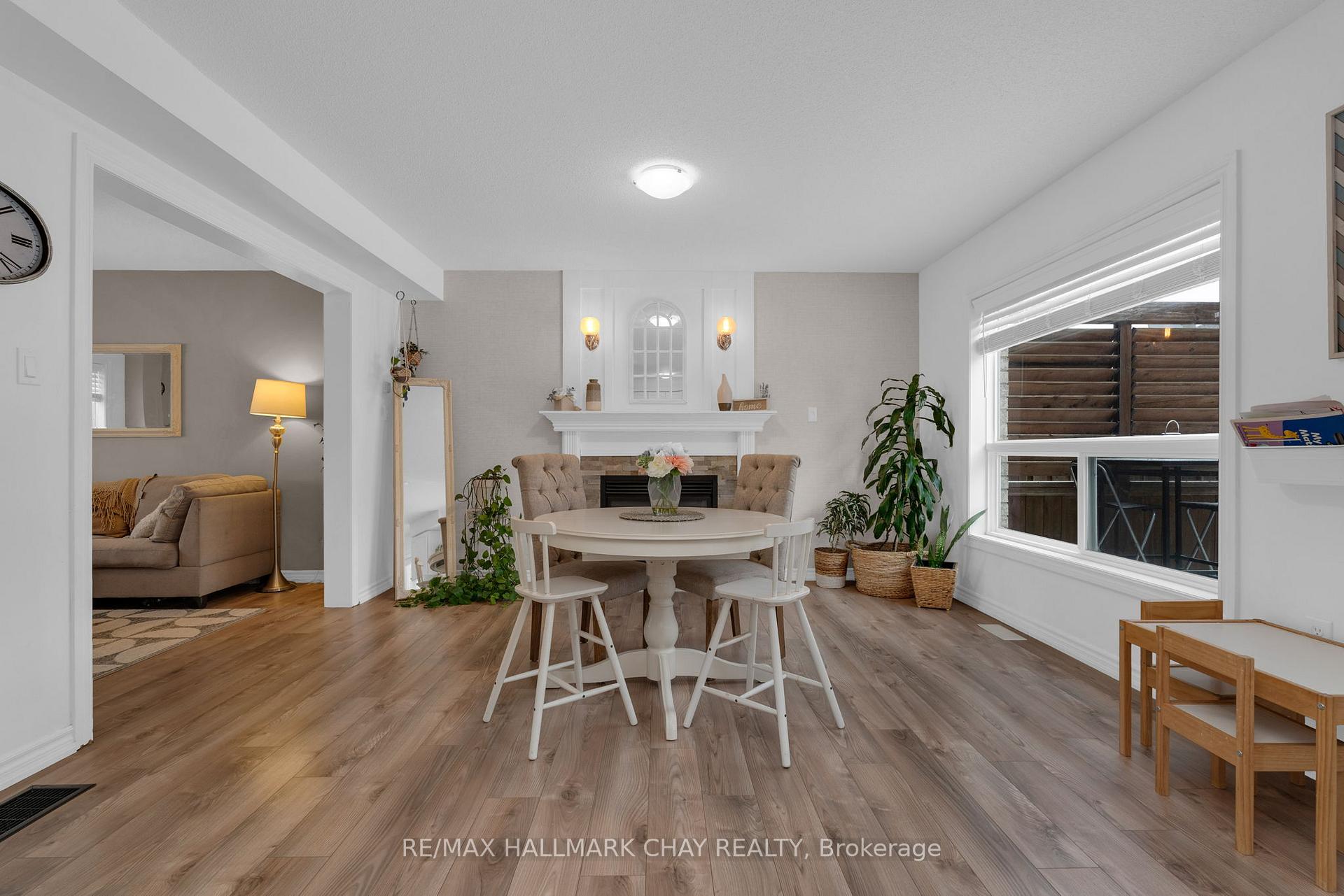 Photo 7 of 19 Michelle Drive, Barrie, Painswick South — HOMEH