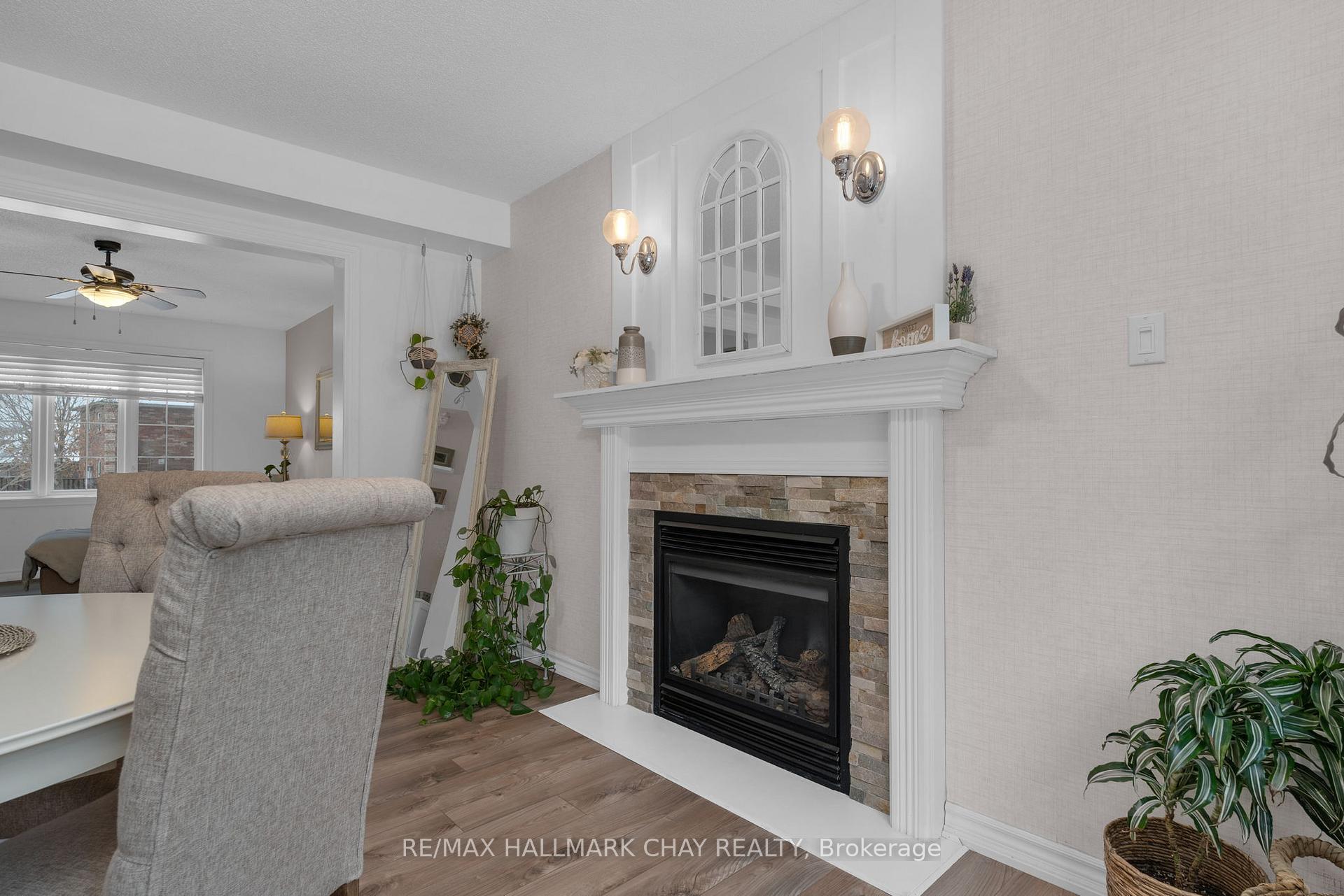 Photo 8 of 19 Michelle Drive, Barrie, Painswick South — HOMEH