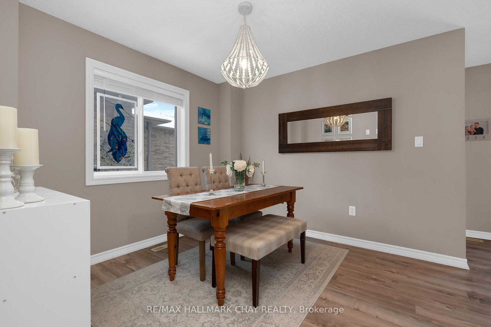 Photo 13 of 19 Michelle Drive, Barrie, Painswick South — HOMEH