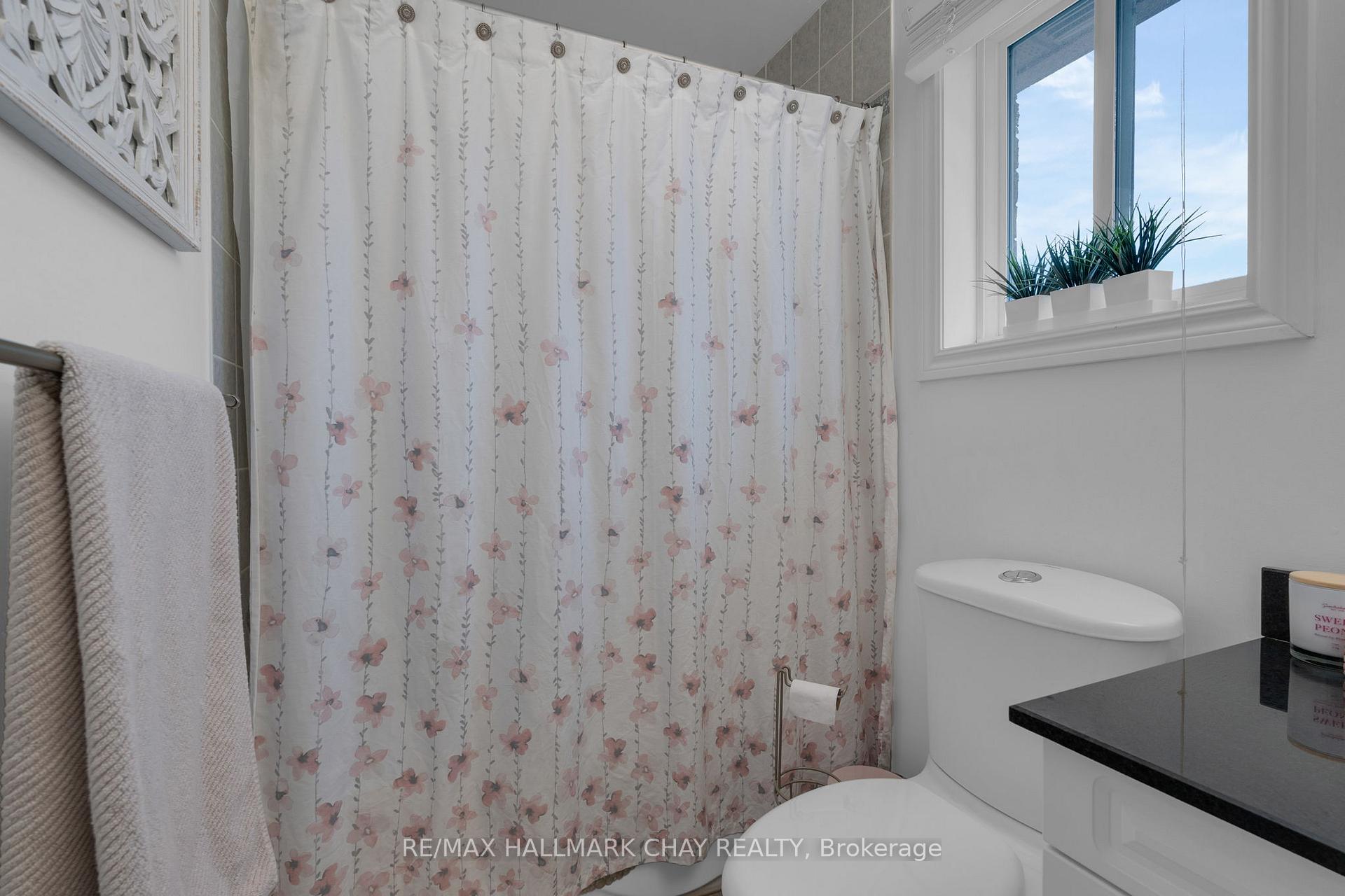 Photo 18 of 19 Michelle Drive, Barrie, Painswick South — HOMEH