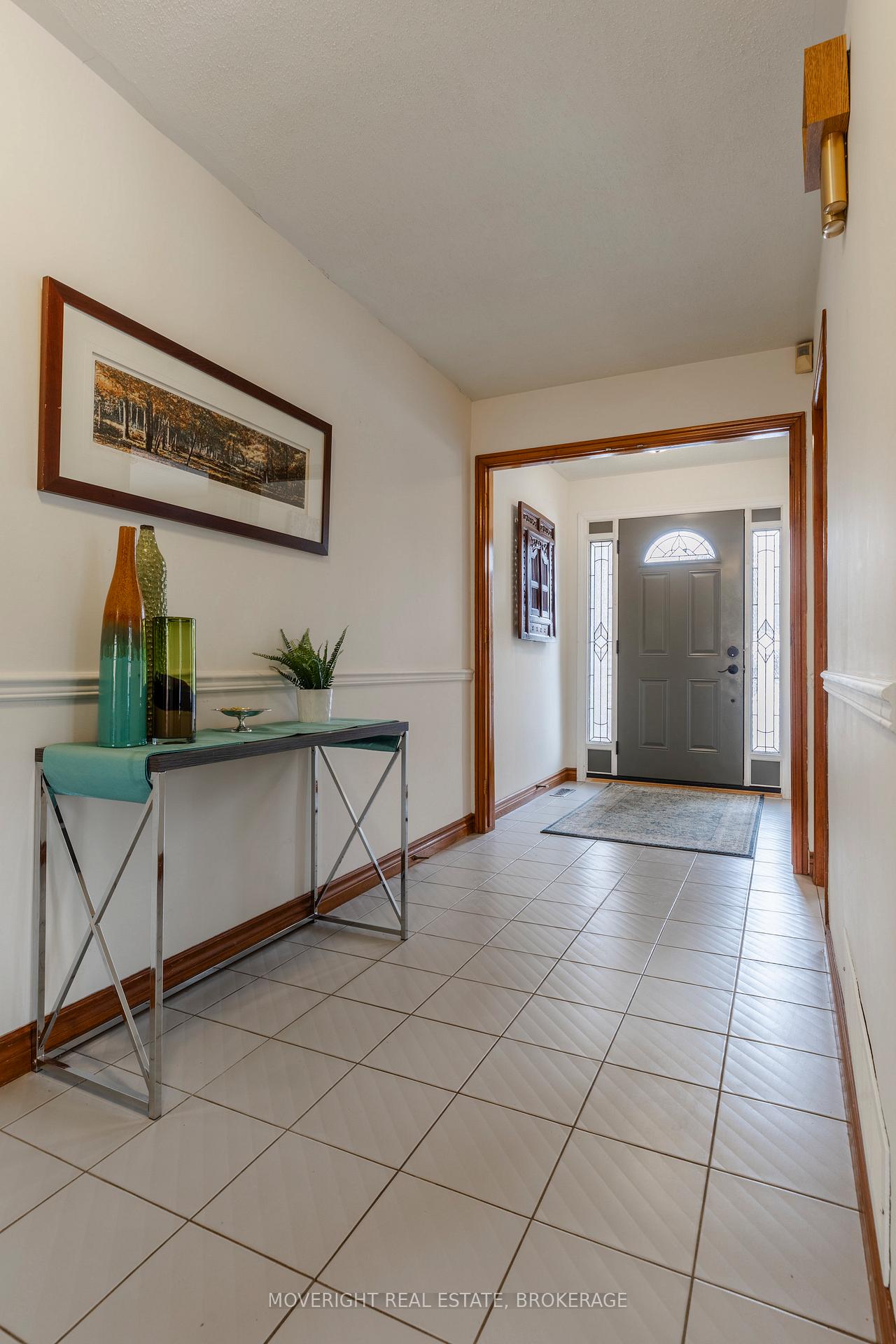 Photo 3 of 62 Templer Drive, Hamilton, Ancaster — HOMEH