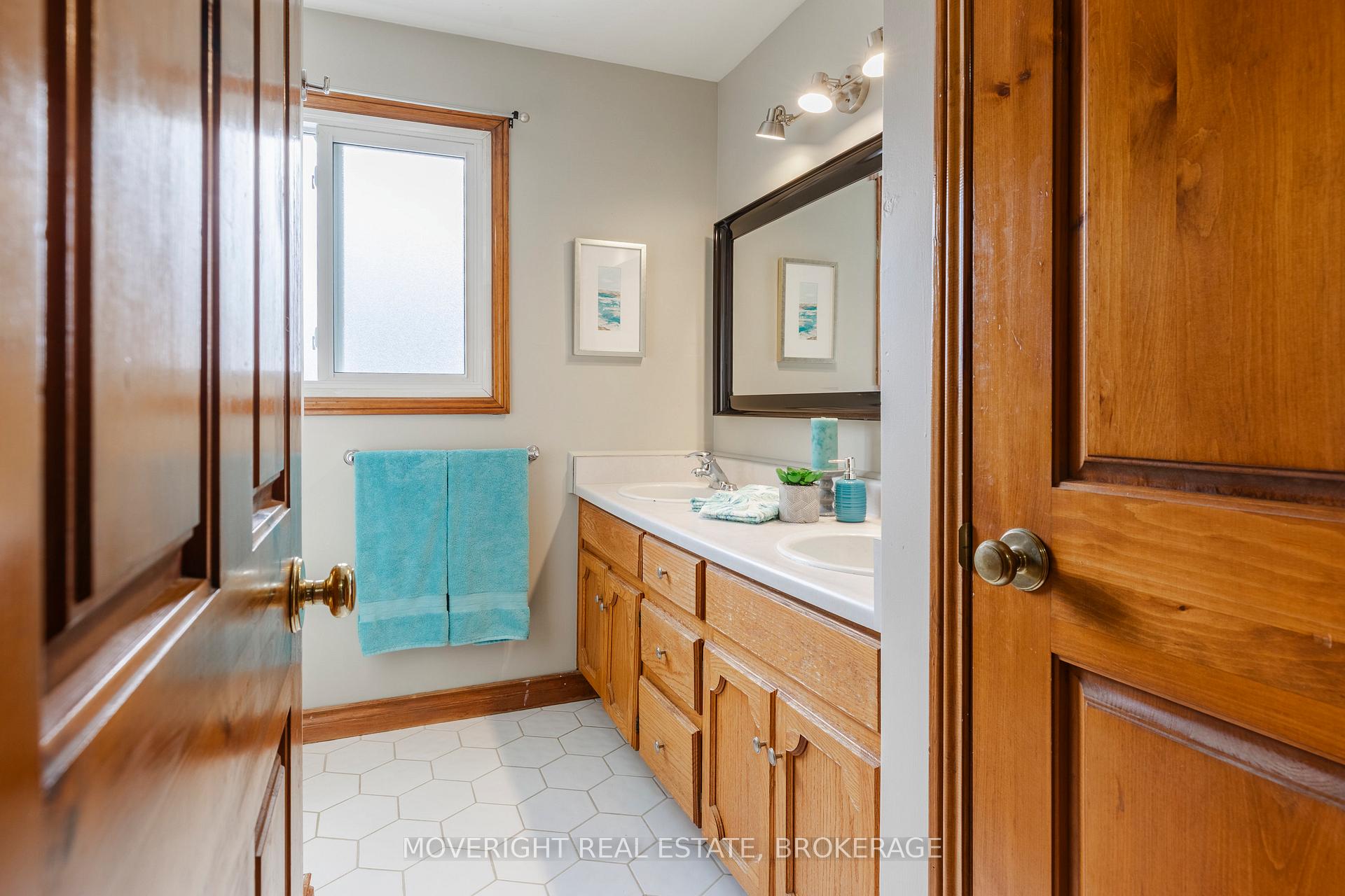 Photo 26 of 62 Templer Drive, Hamilton, Ancaster — HOMEH