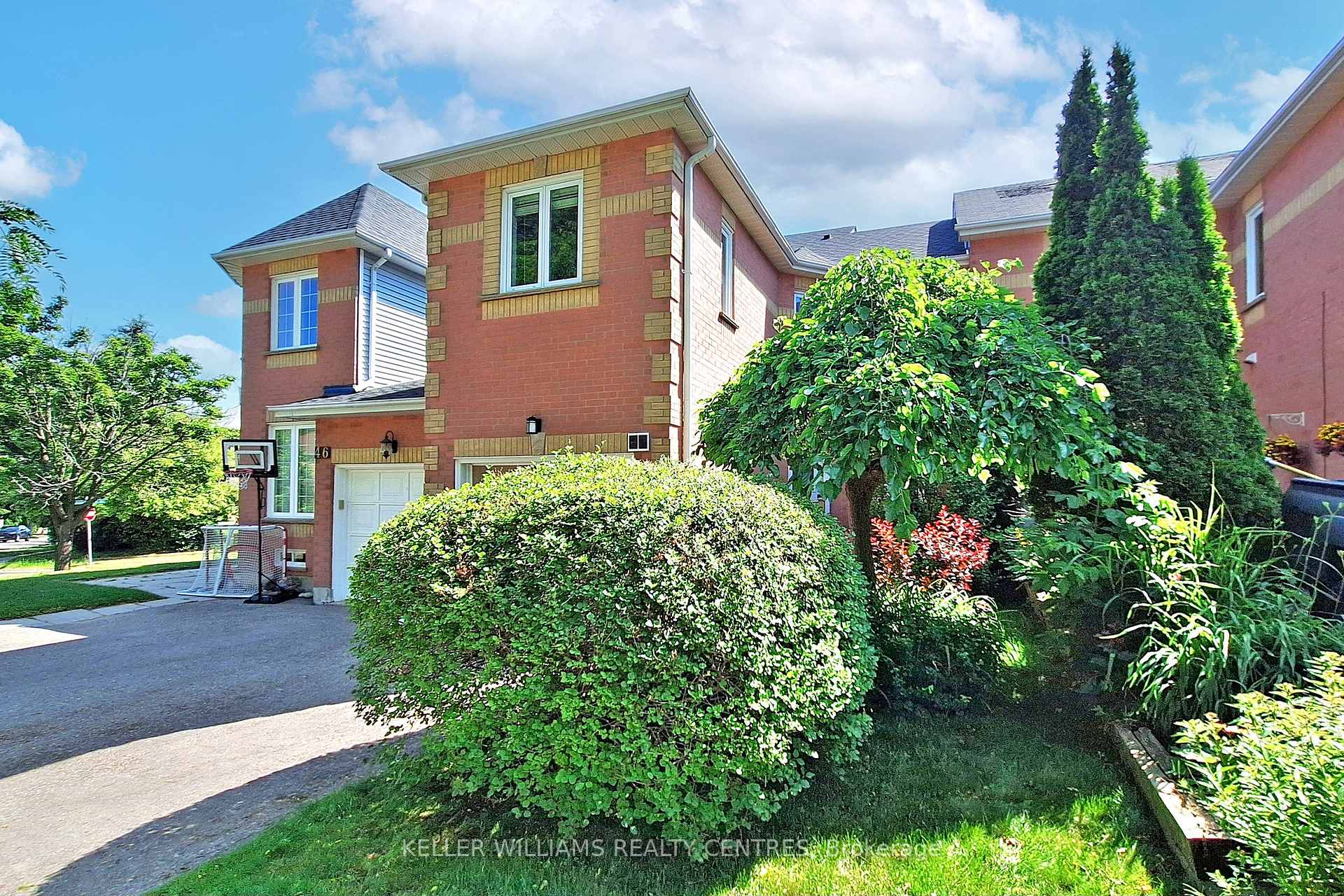 Photo 6 of 42 Covent Crescent, Aurora, Aurora Highlands — HOMEH