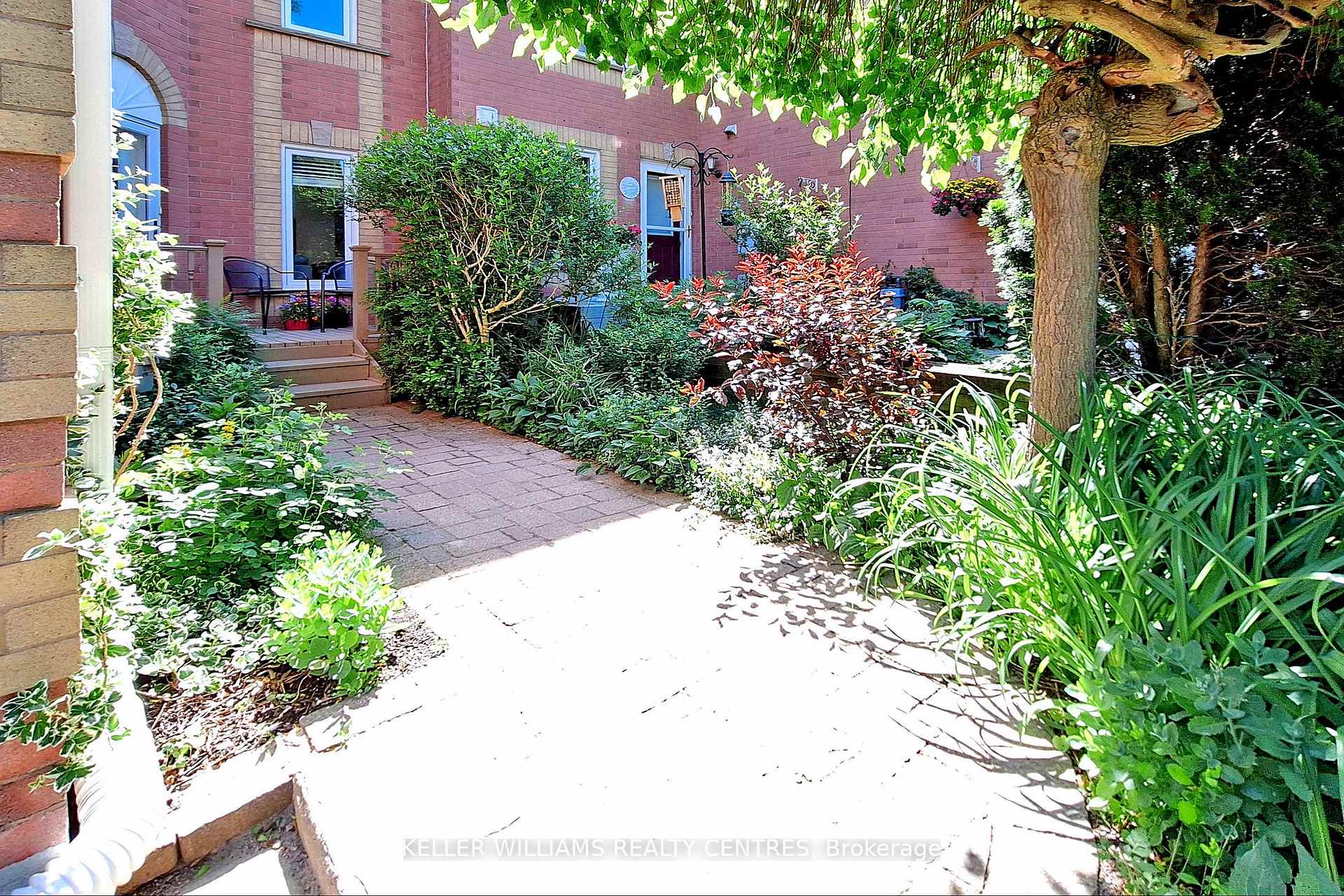 Photo 2 of 42 Covent Crescent, Aurora, Aurora Highlands — HOMEH