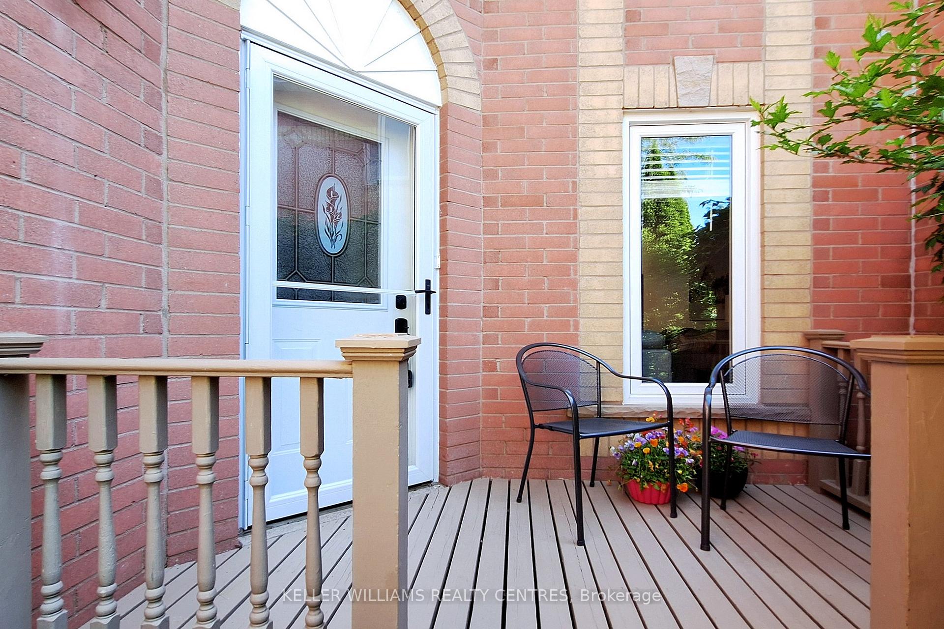 Photo 3 of 42 Covent Crescent, Aurora, Aurora Highlands — HOMEH