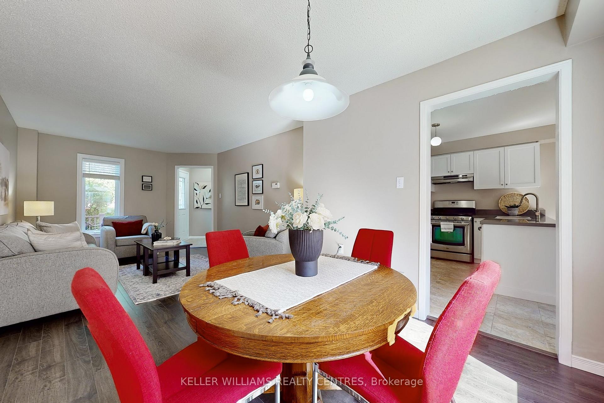 Photo 10 of 42 Covent Crescent, Aurora, Aurora Highlands — HOMEH