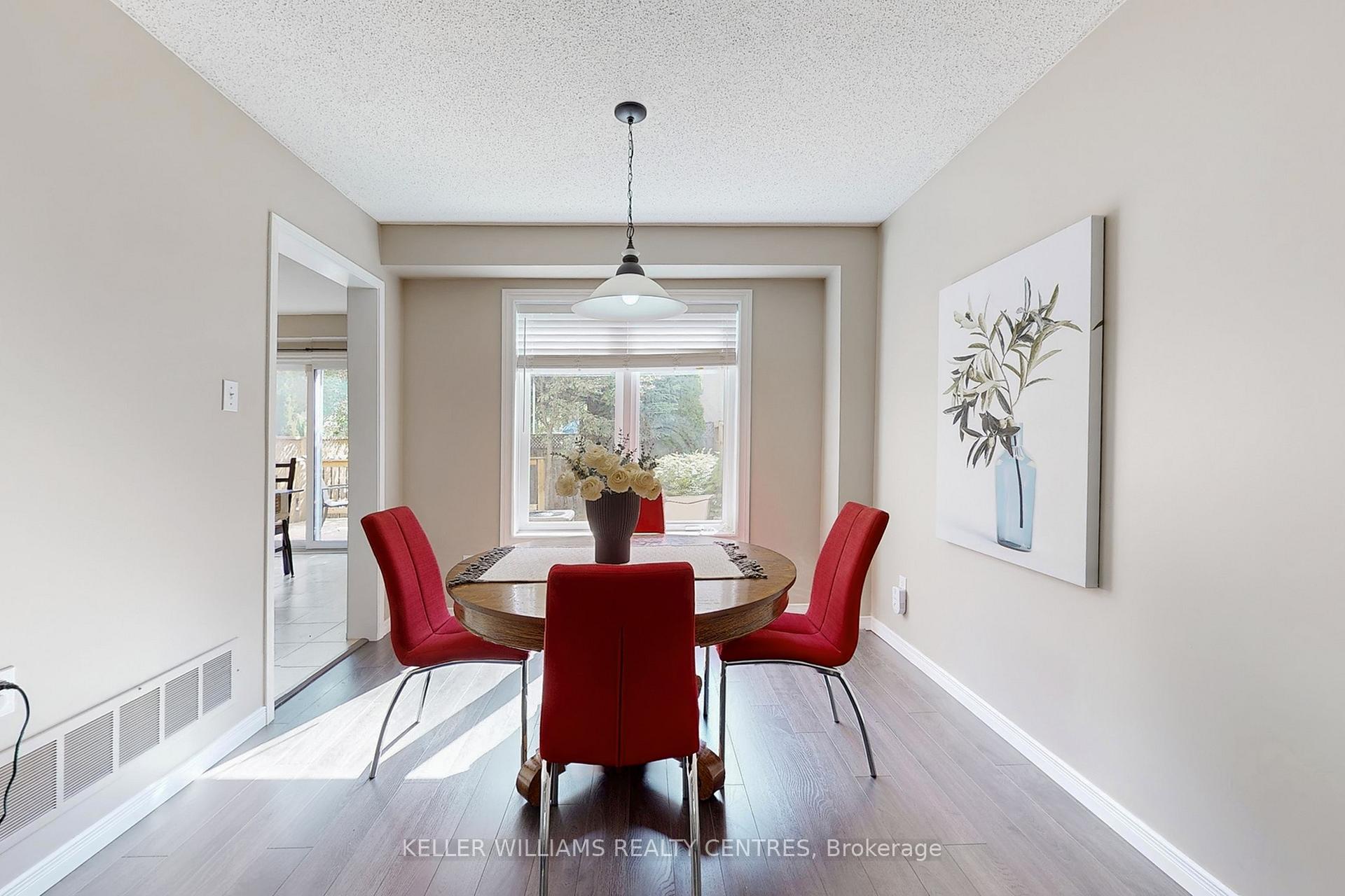 Photo 11 of 42 Covent Crescent, Aurora, Aurora Highlands — HOMEH