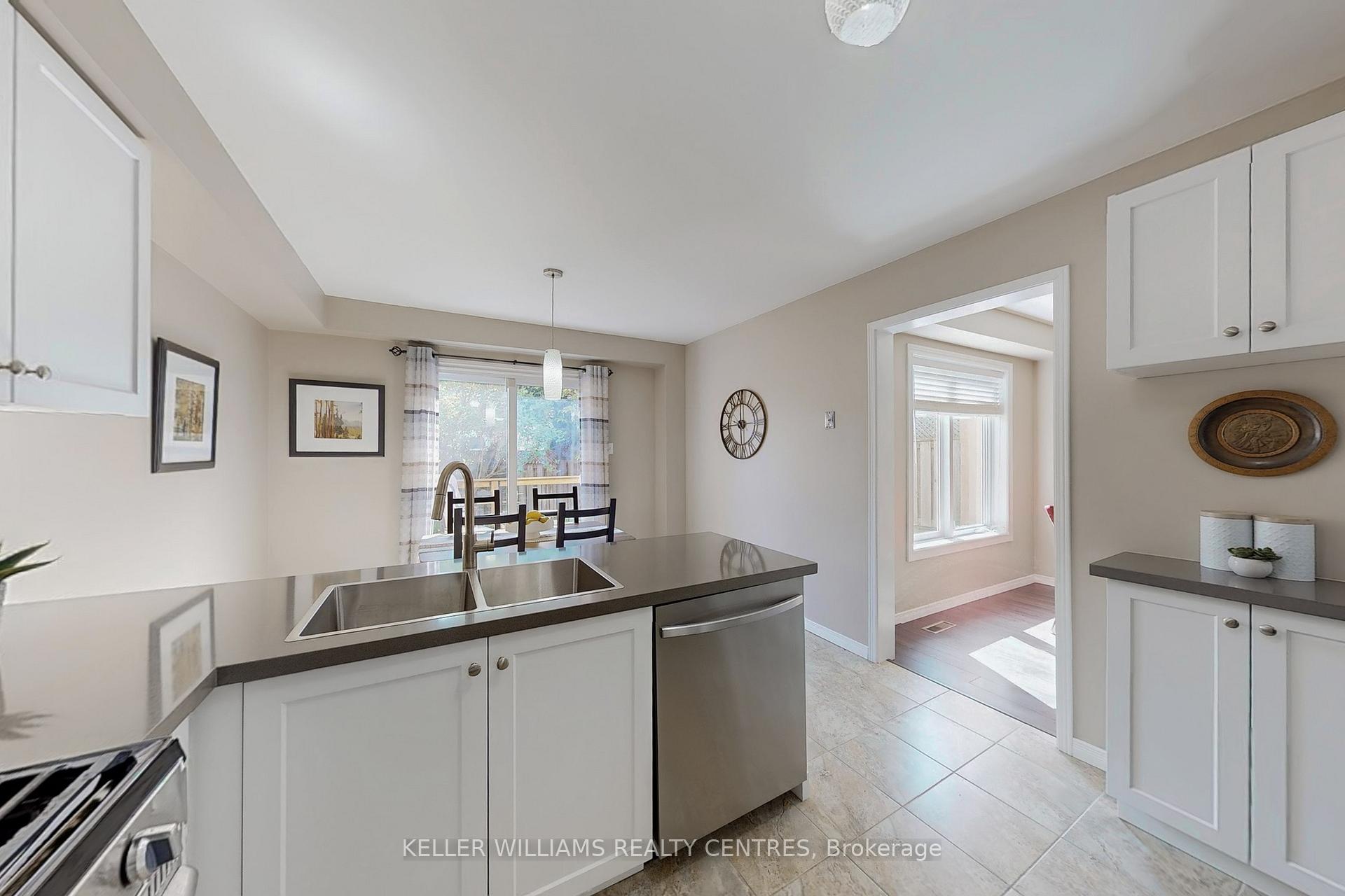 Photo 12 of 42 Covent Crescent, Aurora, Aurora Highlands — HOMEH