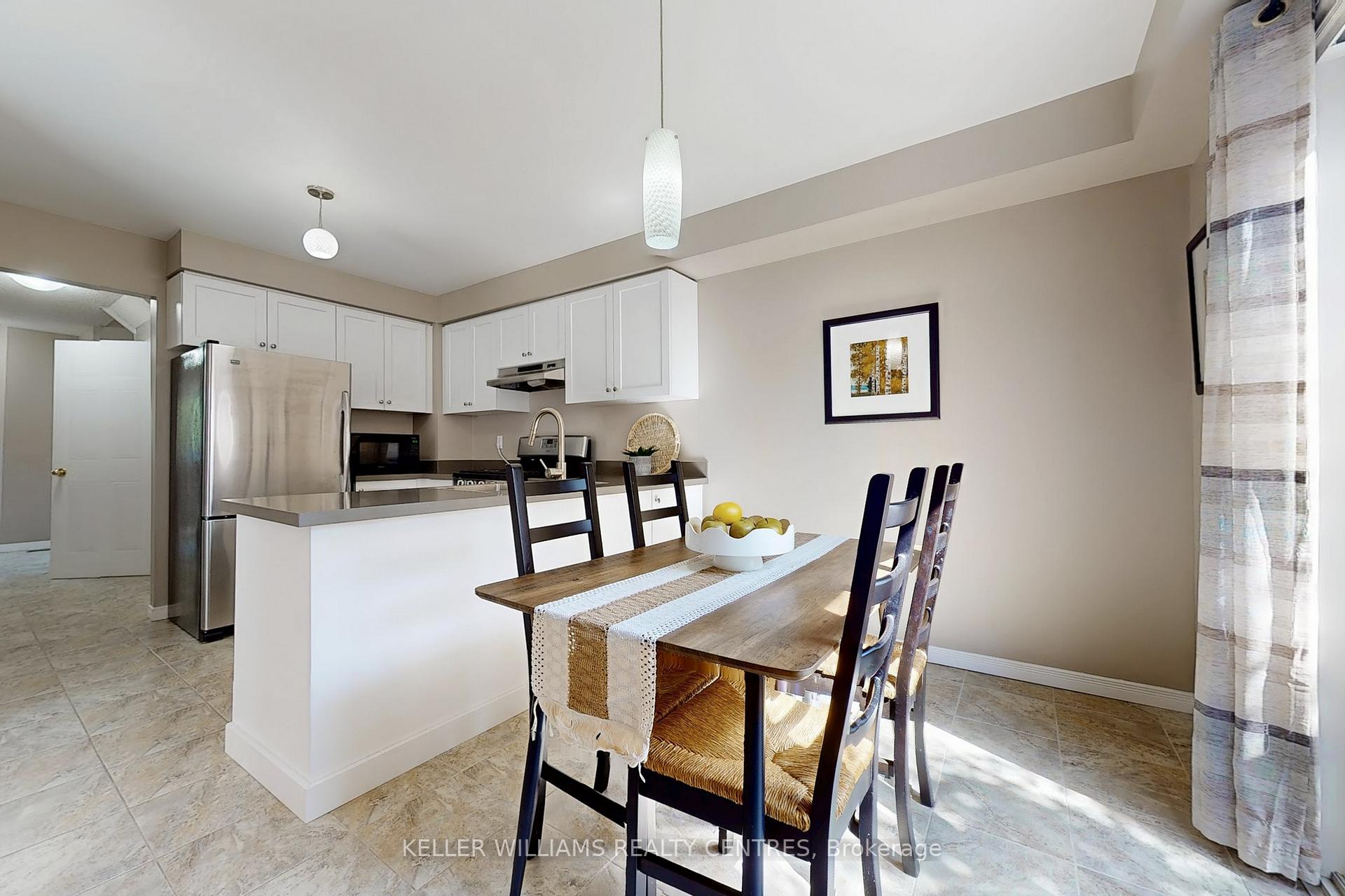 Photo 13 of 42 Covent Crescent, Aurora, Aurora Highlands — HOMEH