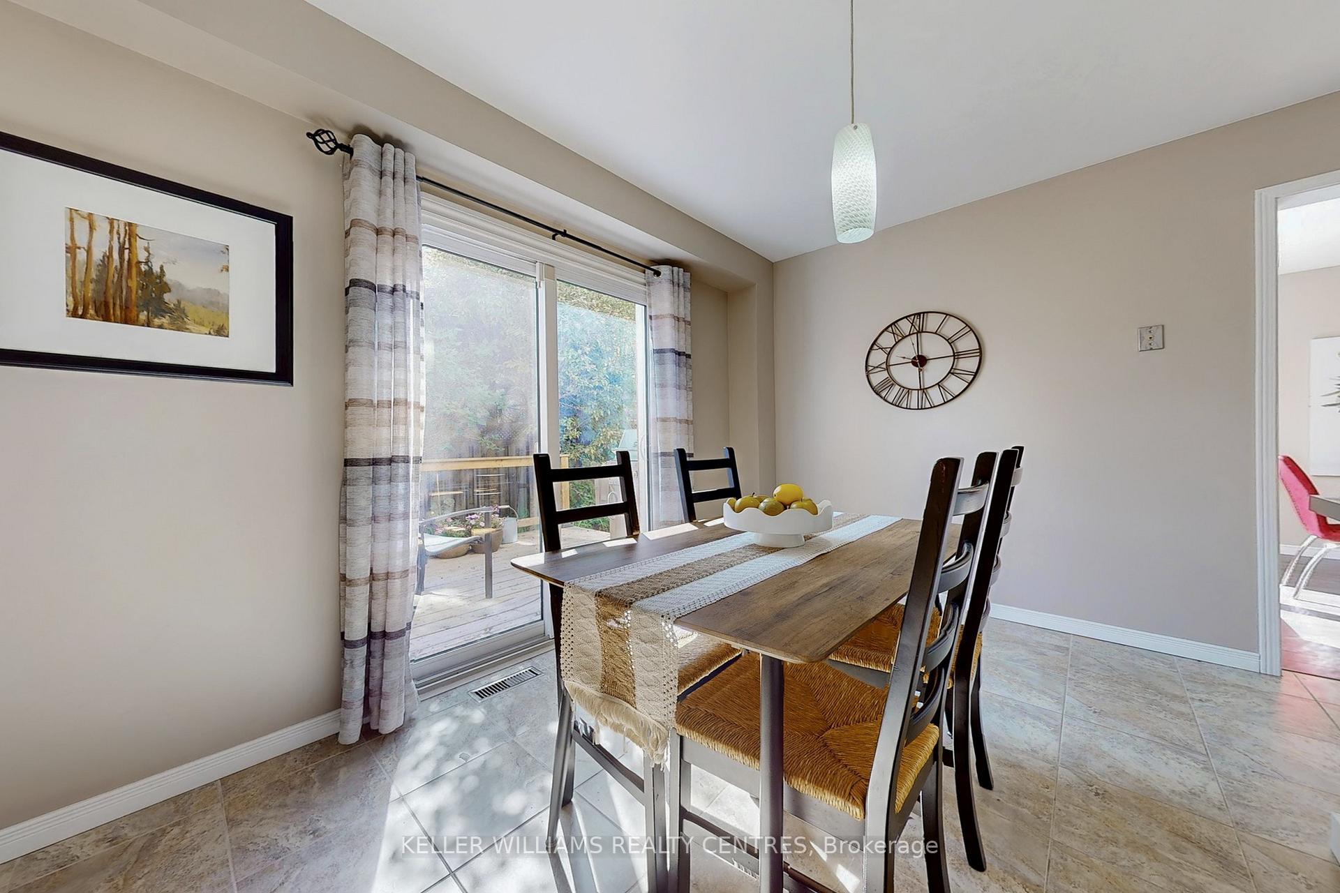 Photo 15 of 42 Covent Crescent, Aurora, Aurora Highlands — HOMEH